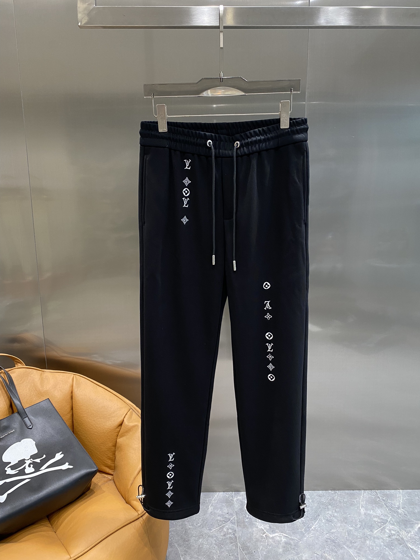 LV 24fw otoño / invierno pantalones casuales cuidadosamente diseñado, tanto la comodidad y la sofisticación de la exclusiva y la serie La colección contiene una línea de confort y calidez, la moda clásica Streamlined sastrería práctico y versátil de muy alta gama de lujo sentido de tamaño: m-3xl 🅿️480