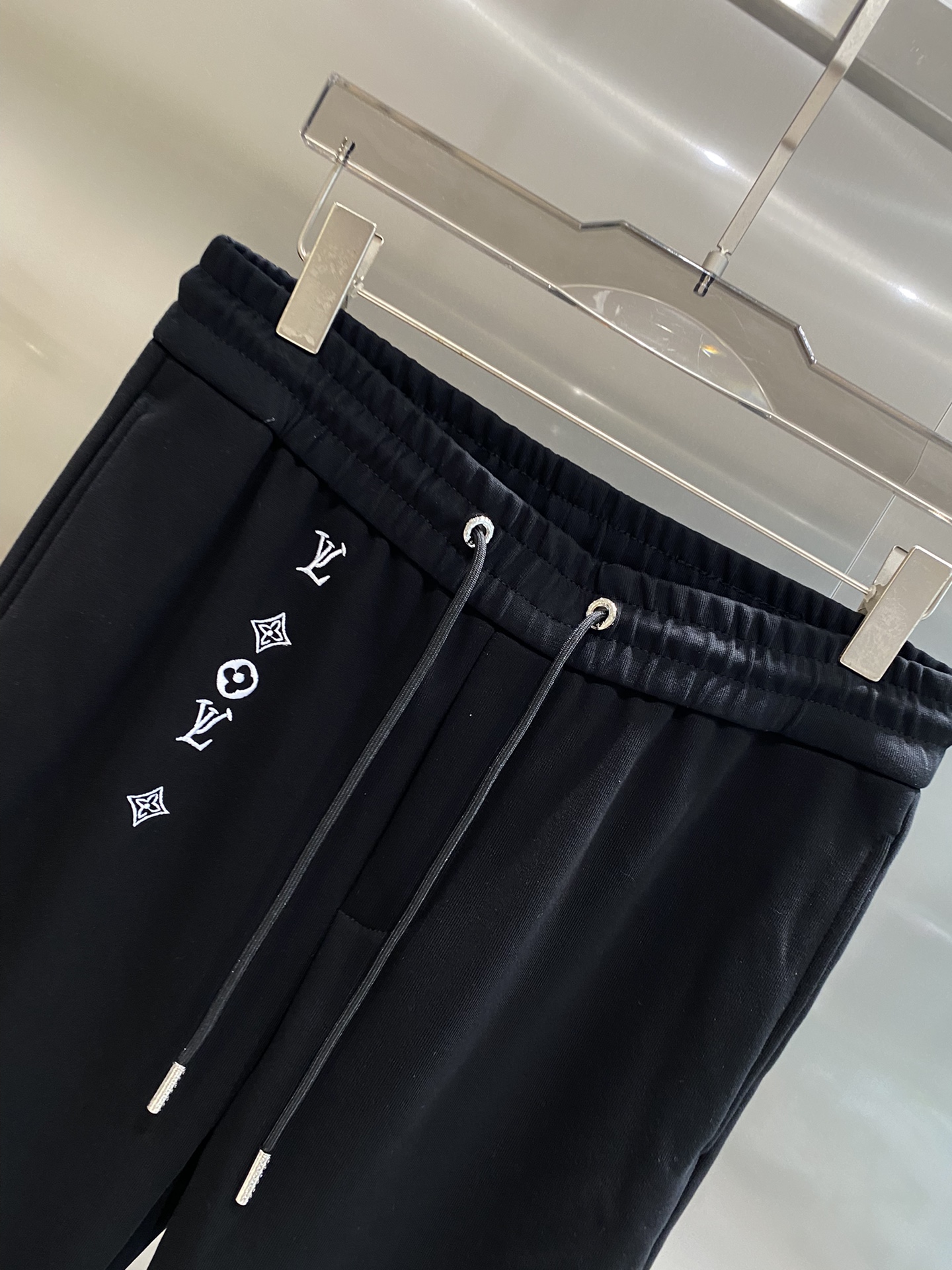 LV 24fw automne et hiver pantalon décontracté soigneusement conçu, à la fois le confort et un sens de la sophistication exclusive et la série contient un confortable chaud, ligne de mode classique tailleur rationalisé pratique et polyvalent très haut de gamme sens du luxe Taille : m-3xl🅿️480-high-fashion usine