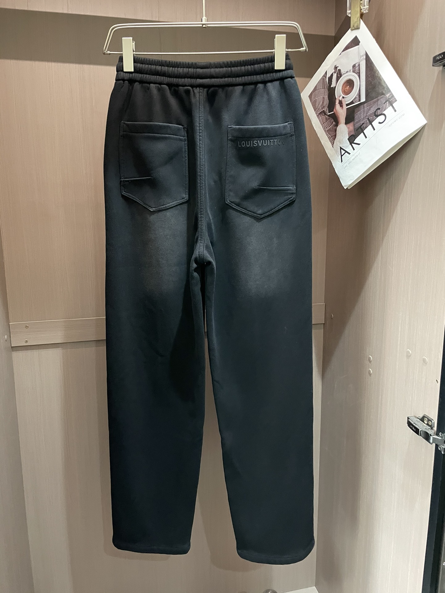 ¡P520Lv 2024 otoño e invierno última serie de hombres engrosada pantalones casuales! ¡Dentro de la acolchada muy cálido norte del tesoro niños se apresuran a preparar! ¡El material es de algodón elástico suave y delicado suministrado por los huéspedes! ¡El estilo de la marca es inconfundible! ¡Diseño minimalista sin exceso de elementos pomposos para declarar el ejército para hacerse cargo de los principales detalles de la mano de obra fina accesorios de hardware original grado personalizado de espesor también es justo fácil de manejar una variedad de clima colores clásicos en la parte superior del cuerpo es muy obvio espíritu de una variedad de estilos de vestir casual de negocios, la vida cotidiana, las tendencias de moda se puede manejar! ¡En general, si se trata de la calificación o el sentido de la moda es extremadamente excelente para llevar el gusto extraordinario en la ropa! ☄️ Talla: 29-36-Fábrica de alta costura