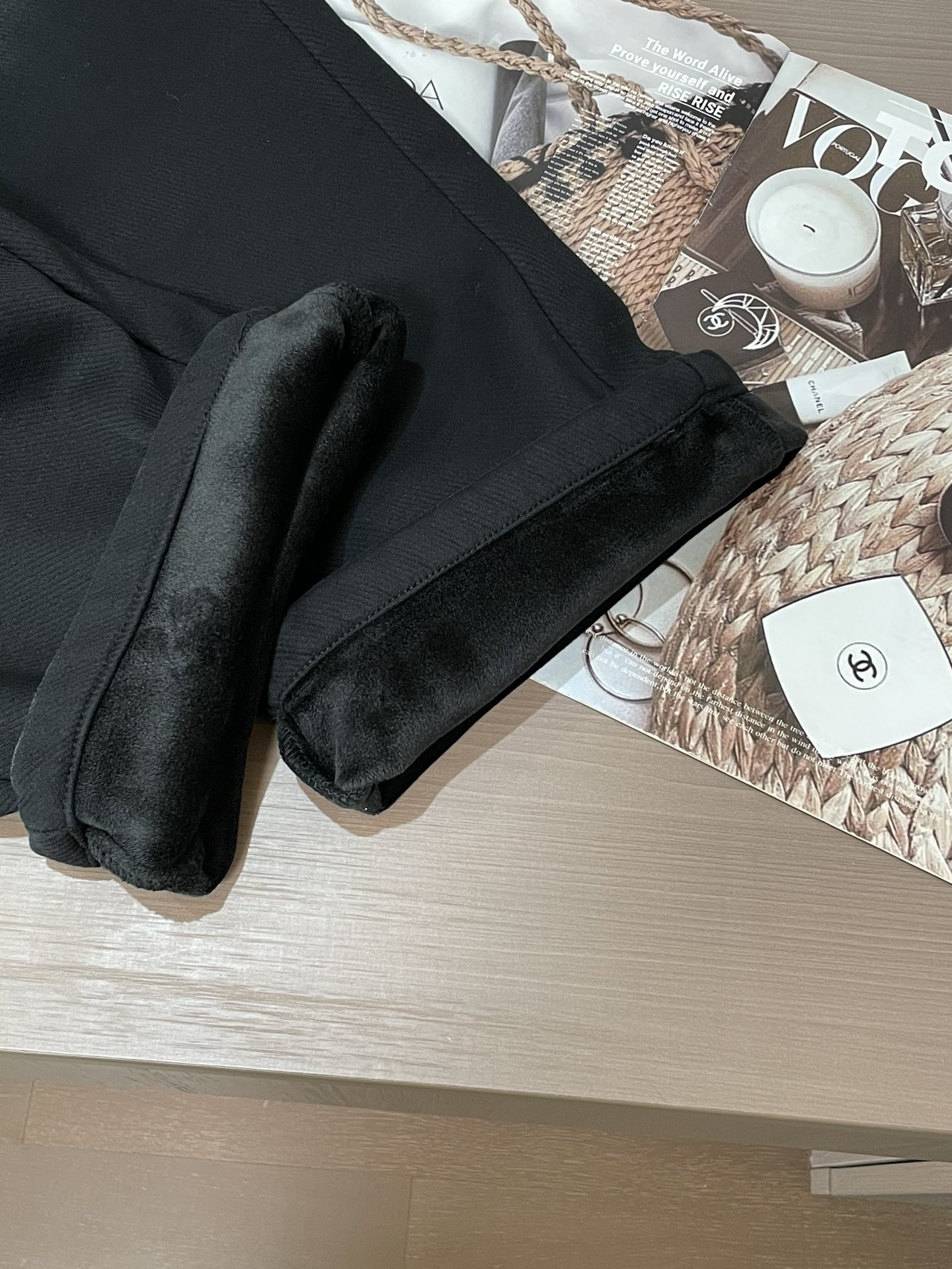 ¡P520Lv 2024 otoño e invierno última serie de hombres engrosada pantalones casuales! ¡Dentro de la acolchada muy cálido norte del tesoro niños se apresuran a preparar! ¡El material es de algodón elástico suave y delicado suministrado por los huéspedes! ¡El estilo de la marca es inconfundible! ¡Diseño minimalista sin exceso de elementos pomposos para declarar el ejército para hacerse cargo de los principales detalles de la mano de obra fina accesorios de hardware original grado personalizado de espesor también es justo fácil de manejar una variedad de clima colores clásicos en la parte superior del cuerpo es muy obvio espíritu de una variedad de estilos de vestir casual de negocios, la vida cotidiana, las tendencias de moda se puede manejar! ¡En general, si se trata de la calificación o el sentido de la moda es extremadamente excelente para llevar el gusto extraordinario en la ropa! ☄️ Talla: 29-36-Fábrica de alta costura