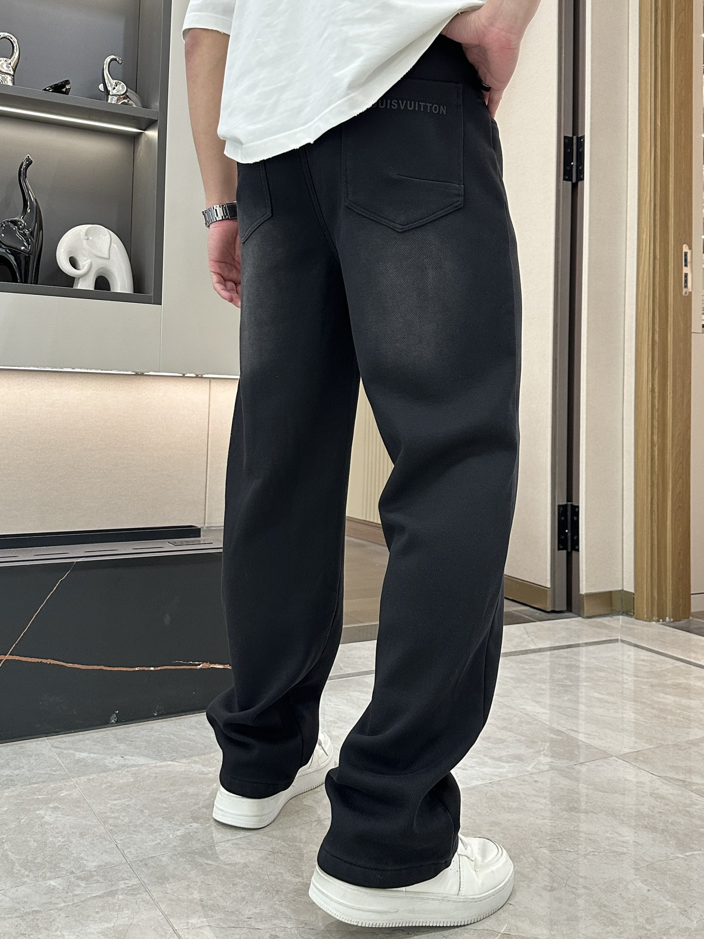 ¡P520Lv 2024 otoño e invierno última serie de hombres engrosada pantalones casuales! ¡Dentro de la acolchada muy cálido norte del tesoro niños se apresuran a preparar! ¡El material es de algodón elástico suave y delicado suministrado por los huéspedes! ¡El estilo de la marca es inconfundible! ¡Diseño minimalista sin exceso de elementos pomposos para declarar el ejército para hacerse cargo de los principales detalles de la mano de obra fina accesorios de hardware original grado personalizado de espesor también es justo fácil de manejar una variedad de clima colores clásicos en la parte superior del cuerpo es muy obvio espíritu de una variedad de estilos de vestir casual de negocios, la vida cotidiana, las tendencias de moda se puede manejar! ¡En general, si se trata de la calificación o el sentido de la moda es extremadamente excelente para llevar el gusto extraordinario en la ropa! ☄️ Talla: 29-36-Fábrica de alta costura