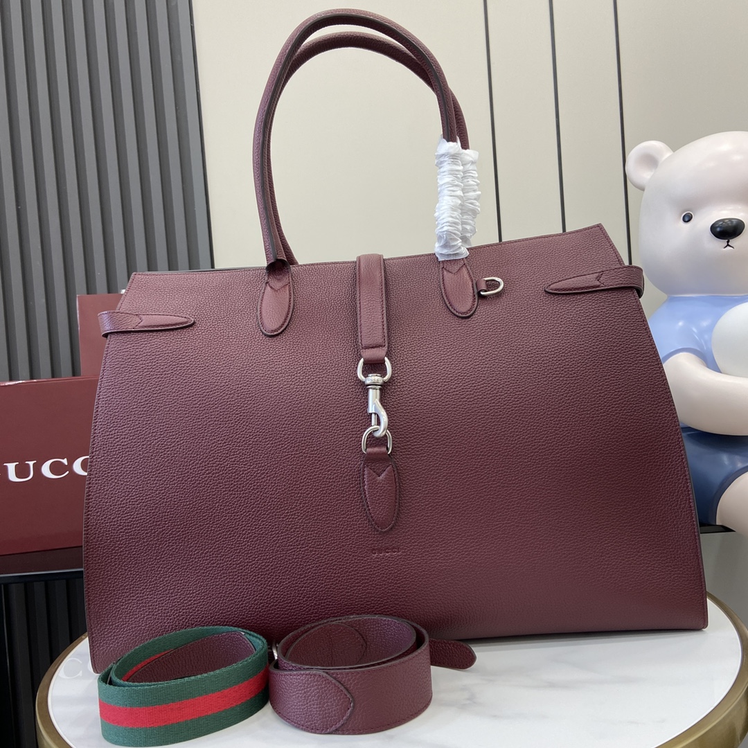 p1960🎁🎁The Gucci Select Handbag Collection introduces the new Tote Bag, a glamorous interpretation of elegance and sophistication, crafted in soft gray leather with a distinctive natural graining pattern. This bag can easily accommodate everyday essentials and is suitable for a variety of occasions, with a top handle, a shoulder strap, and a signature hook-and-loop closure.Gray grained soft leatherSilver-tone hardwareInterior: one zipped pocket, one leather card compartment, one leather slit pocket, one leather pocket with button closure and one D-ringCarrying handle height: 20 cmStrap (40cm high); length adjustable between 93cm and 102cmHook and loop closureLarge size: 50 cm (W) x 35 cm (H) x 16 cm (D)Weight: approx. 2.4 kgModel No.: 796761Color: Burgundy Full Leather/Italian Creation