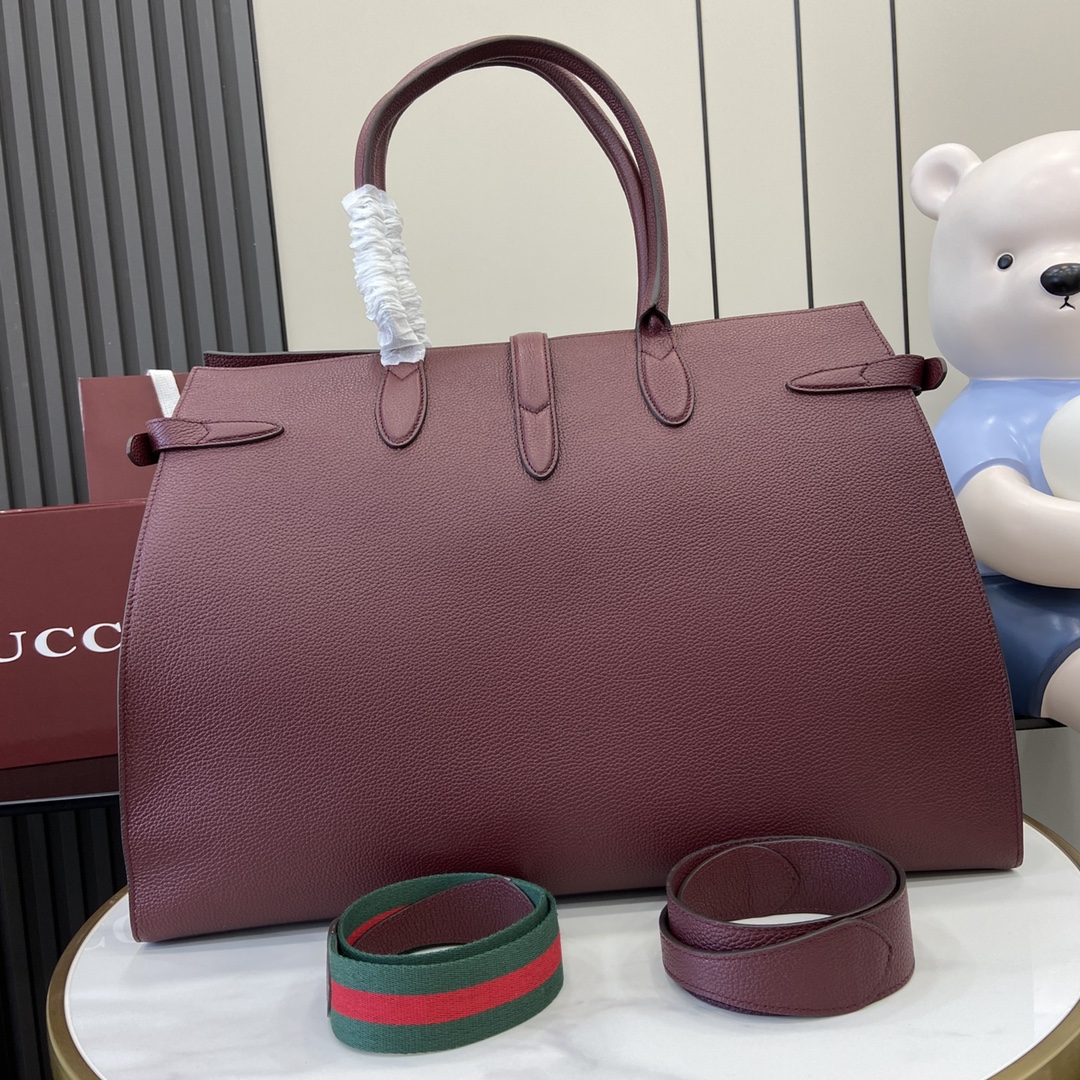 p1960🎁🎁The Gucci Select Handbag Collection introduces the new Tote Bag, a glamorous interpretation of elegance and sophistication, crafted in soft gray leather with a distinctive natural graining pattern. This bag can easily accommodate everyday essentials and is suitable for a variety of occasions, with a top handle, a shoulder strap, and a signature hook-and-loop closure.Gray grained soft leatherSilver-tone hardwareInterior: one zipped pocket, one leather card compartment, one leather slit pocket, one leather pocket with button closure and one D-ringCarrying handle height: 20 cmStrap (40cm high); length adjustable between 93cm and 102cmHook and loop closureLarge size: 50 cm (W) x 35 cm (H) x 16 cm (D)Weight: approx. 2.4 kgModel No.: 796761Color: Burgundy Full Leather/Italian Creation