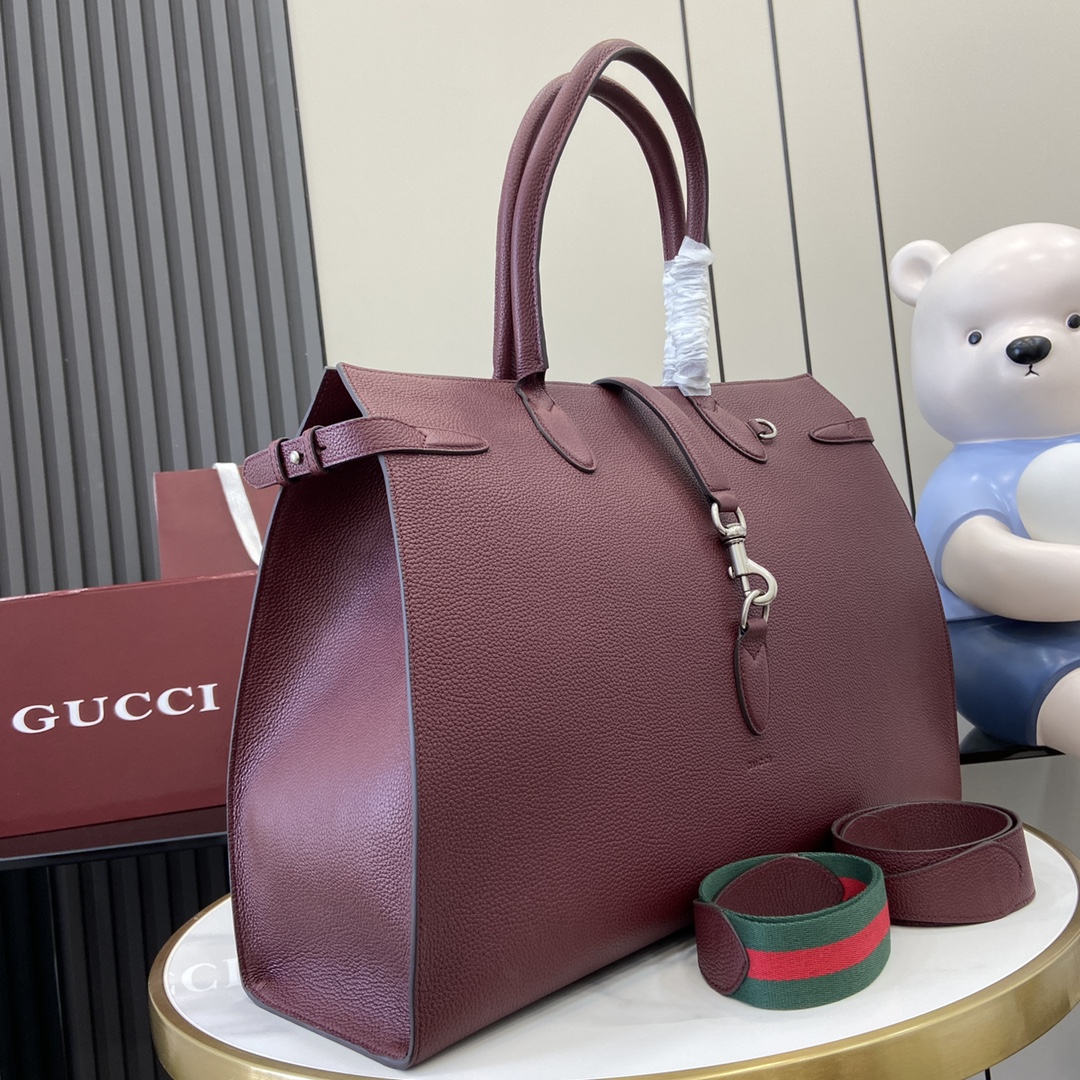 p1960🎁🎁The Gucci Select Handbag Collection introduces the new Tote Bag, a glamorous interpretation of elegance and sophistication, crafted in soft gray leather with a distinctive natural graining pattern. This bag can easily accommodate everyday essentials and is suitable for a variety of occasions, with a top handle, a shoulder strap, and a signature hook-and-loop closure.Gray grained soft leatherSilver-tone hardwareInterior: one zipped pocket, one leather card compartment, one leather slit pocket, one leather pocket with button closure and one D-ringCarrying handle height: 20 cmStrap (40cm high); length adjustable between 93cm and 102cmHook and loop closureLarge size: 50 cm (W) x 35 cm (H) x 16 cm (D)Weight: approx. 2.4 kgModel No.: 796761Color: Burgundy Full Leather/Italian Creation