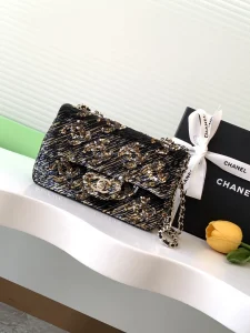 CHANEL CF20 الترتر الأسود الفائق اللمعان الخريف والشتاء الترتر الأسود اللامع مرشح الخريف والشتاء الأسود المقلية الشارع سوبر رائع 0 ببساطة جميلة ببساطة مقلية فائقة نادرة الخرز فائقة التكلفة فائقة الفعالية من حيث التكلفة عالية للغاية هذا الموسم الأكثر قيمة لشراء الحقيبة الترتر اللون الترتر المتلألئ المتلألئ الحب هو ببساطة تضخيم غير محدود من سحرها أناقة المزاج واتجاه الموضة مرادف لها كحقيبة عشاء مناسبة جدًا أيضًا لـ 0 هي كنز مدى الحياة!المقاس 14-21-8