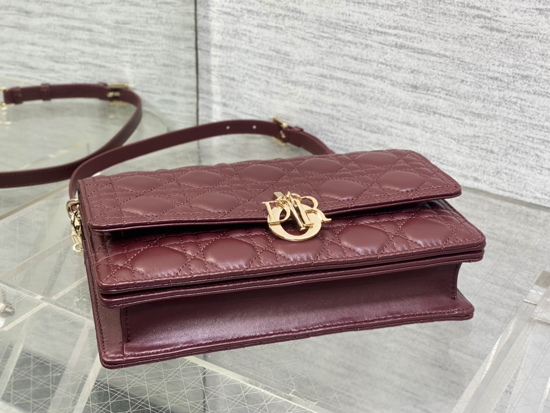 Imagem [6]-P1300 Burgundy Medium Pearl Chain Clutch Bag Grelha de vime icónica charme clássico das letras design chique da pega com pele de carneiro macia elegante e na moda o destaque é a corrente deslumbrante para tornar todo o saco mais requintado no interior vários compartimentos e ranhuras para cartões requintado e prático cheio de tamanho: 24 * 7,5 * 14cm-bolsas de alta moda