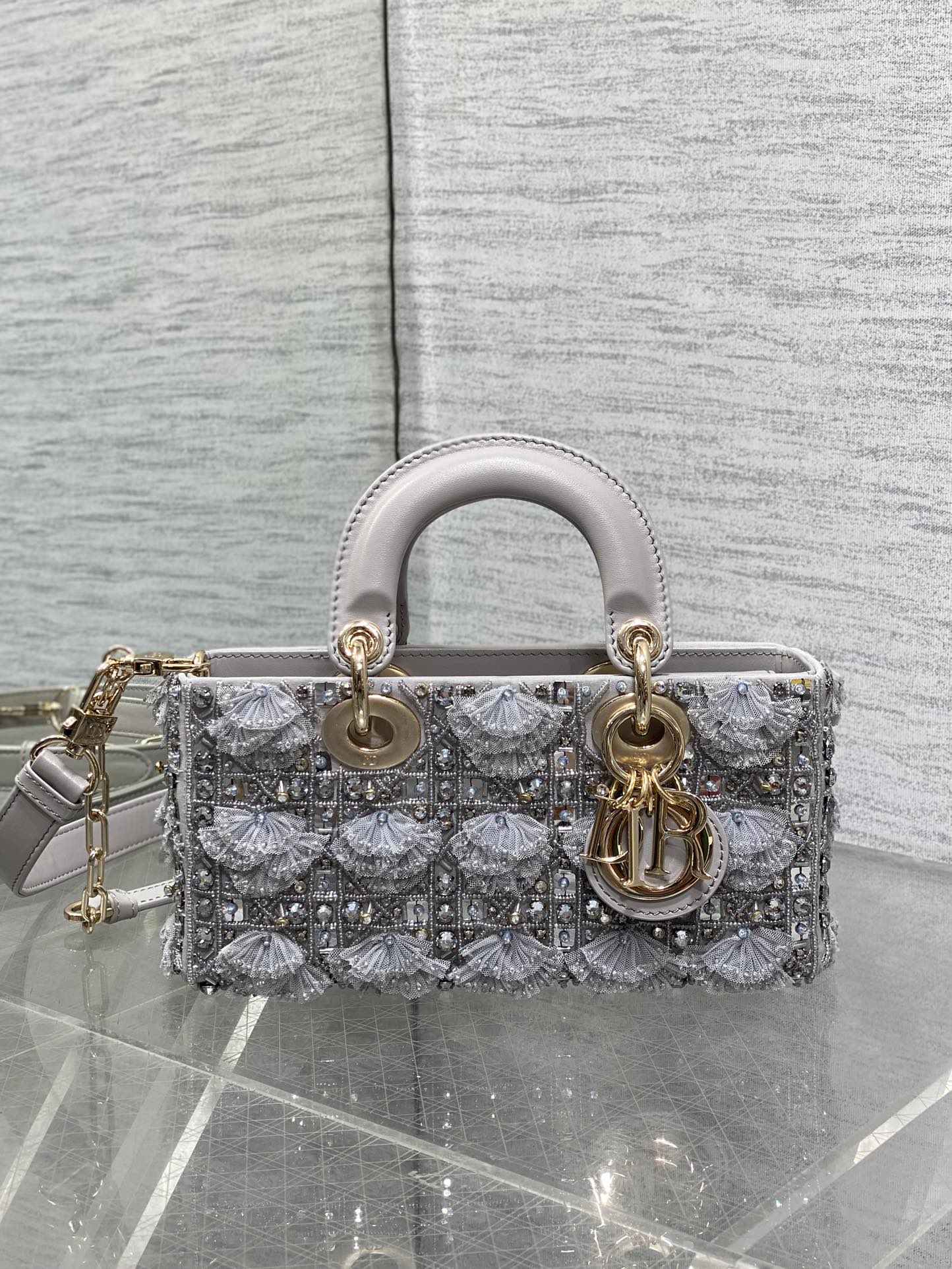 P2960Dama de arte de edición limitada bordado de cuentas pesadas mano de obra una pequeña bolsa horizontal necesaria 😍 encantador y elegante y lleno de campo de gas 💃🏻 crossbody llevar de la mano es también un gusto de la mujer llena de estilo clásico de la moda ins y muchos iconos de la moda son mano de obra una hermosa bolsa no se pierda oh ❤️Tamaño: 22cm