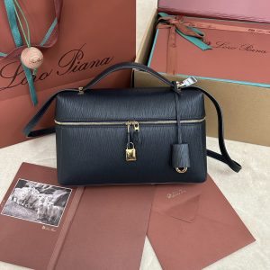 P1500
Loro piana 秋冬
Extra bag 升级版本 L27 深蓝色水波纹
对版原厂进口牛皮 特级纯钢五金 内里对版反绒牛皮
完美复刻细节秒杀市面通货
尺寸：27✖️16✖️10 CM-高仿包包