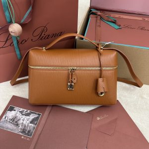 P1500
Loro piana 秋冬
Extra bag 升级版本 L27 棕色水波纹
对版原厂进口牛皮 特级纯钢五金 内里对版反绒牛皮
完美复刻细节秒杀市面通货
尺寸：27✖️16✖️10 CM-高仿包包