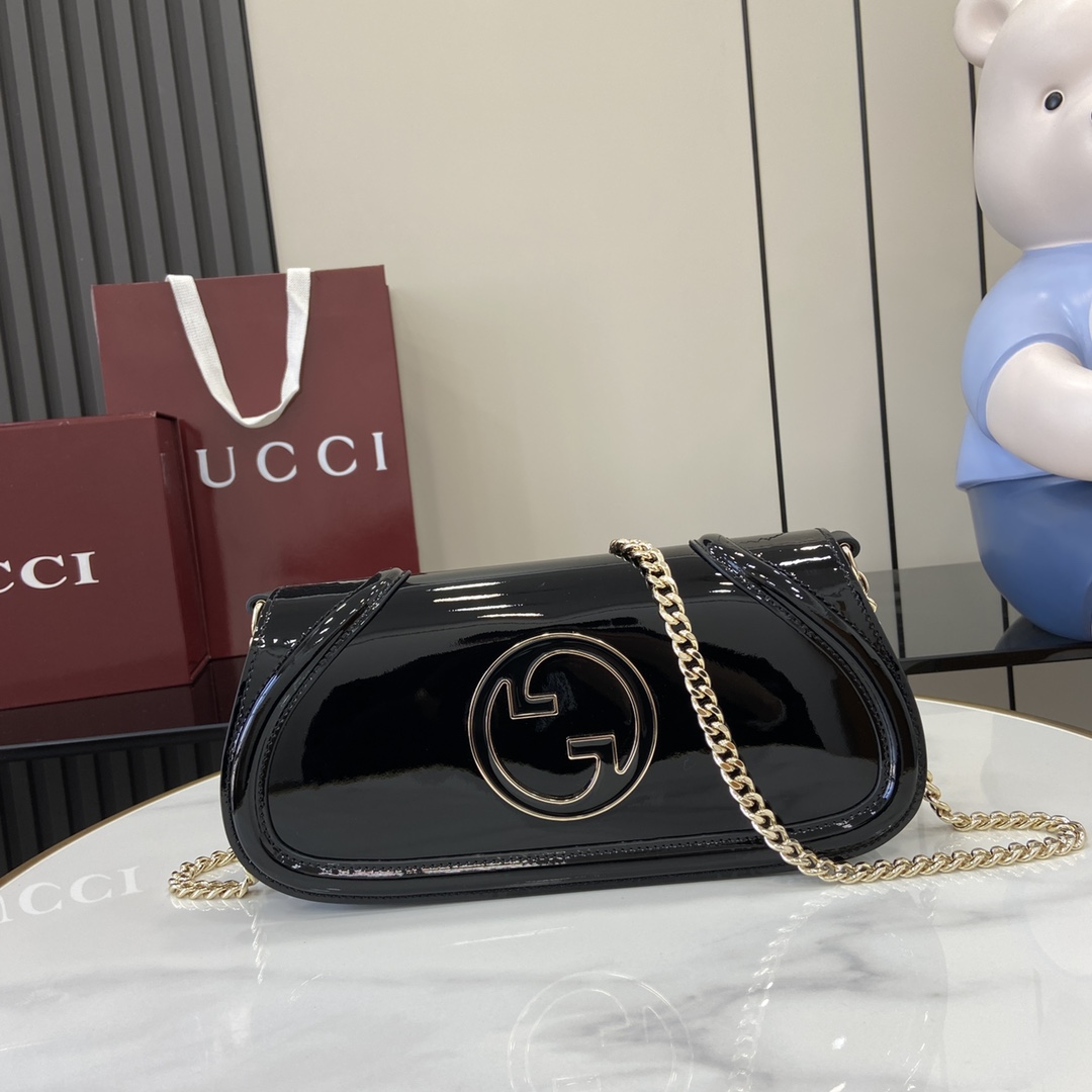 p1400 The new Gucci Blondie collection is adorned with the iconic logo of the collection, which debuted in the early 1970s, and combines the charm of the heritage with contemporary style to illustrate the brand's classic design with a modern twist. This small shoulder bag is crafted in black patent leather with the brand's round logo in enamel, and comes with gold-toned chain shoulder straps.Black patent leatherBlack patent leather pipingBrown cotton and linen blend liningEnameled round interlocking double GInterior: 1 zippered pocketExterior: 1 back opening pocketDetachable chain shoulder strap (51cm high)Magnetic snap closureModel: 814952Dimensions: 29.5 cm (W) x 12.5 cm (H) x 7 cm (D)Weight: approx. 900gColor: Black patent leather/Holds iPhone Pro Max/Plus, Airpods headphones, long wallet and lipstickCreated in Italy