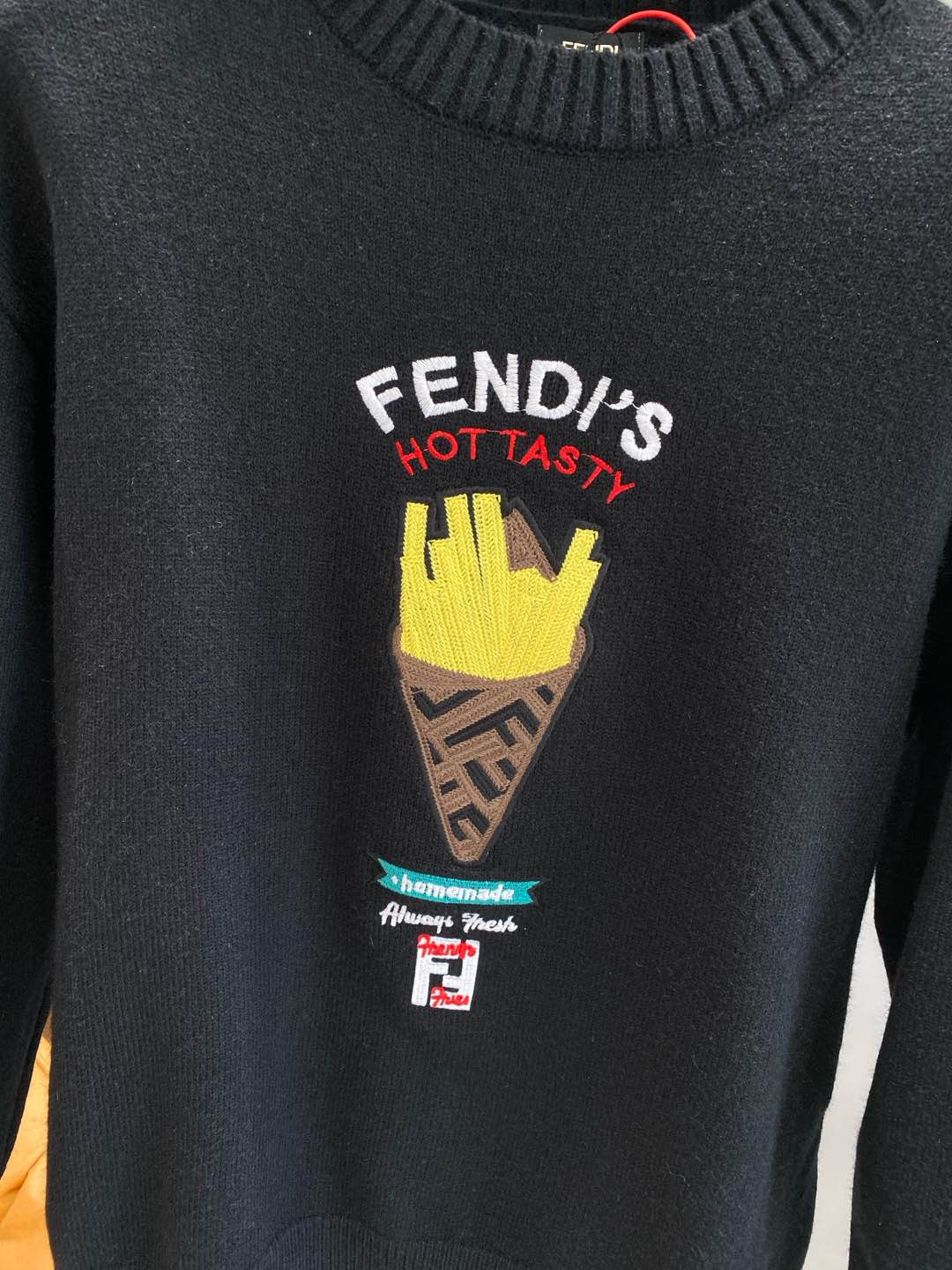 Fendi 2024ss Otoño/Invierno Mezcla de lana Cuello redondo Suéter de manga larga Suéter de lana Camisa de abajo ¡Versión de alta gama! Tejidos a medida del contador Comodidad transpirable con detalles impecables Elementos de la marca Los conceptos de diseño reflejan la alta calidad ¡Tacto de la mano delicado y suave! ¡Presentado sastrería casual en la versión del cuerpo de la impresionante F!