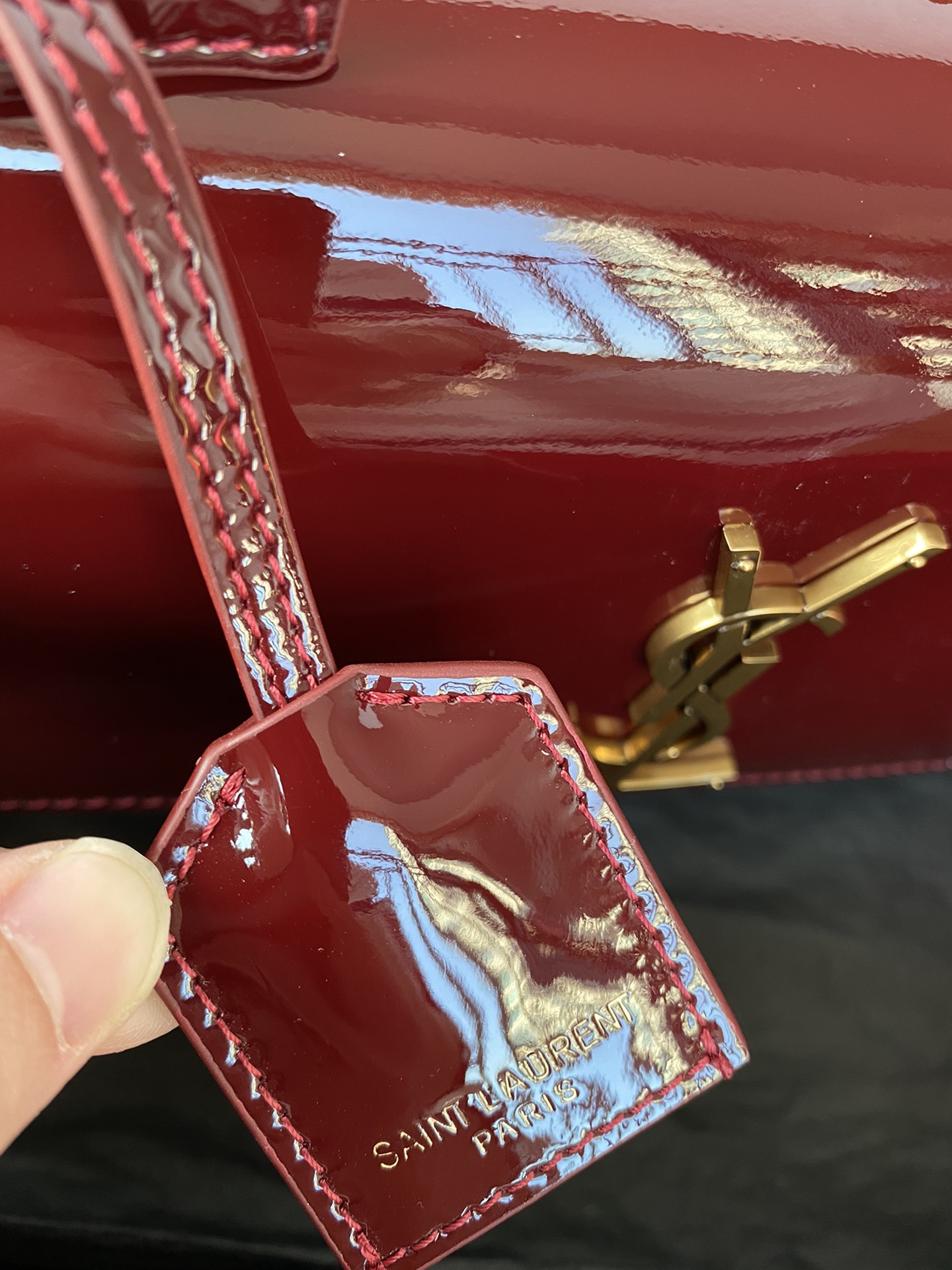 Ysl Sunset patent leather date red / antique gold sunset sunset bag Love patent leather bag partners can not miss a..! High-quality genuine leather genuine molding hardware pursuit of each and every detail strive to infinitely close to the genuine!Size: 22x8x16cmModel: 442906