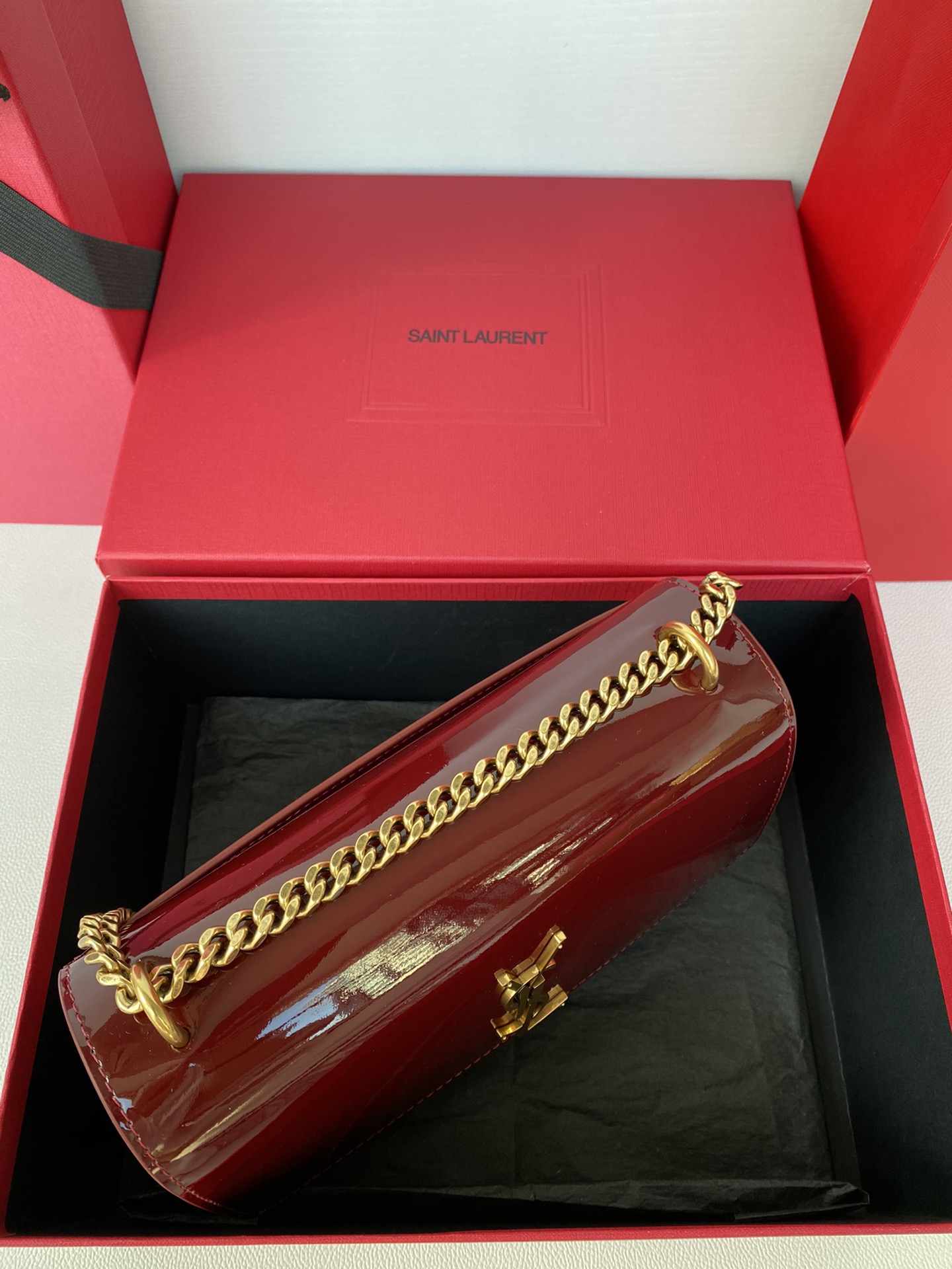 ¡Ysl Puesta de sol de charol fecha rojo / oro antiguo puesta de sol bolsa Bolsa de charol amor socios no pueden faltar a..! ¡Alta calidad de cuero genuino hardware de moldeo genuino búsqueda de todos y cada uno de los detalles se esfuerzan por infinitamente cerca de la genuina!Tamaño: 22x8x16cmModelo: 442906