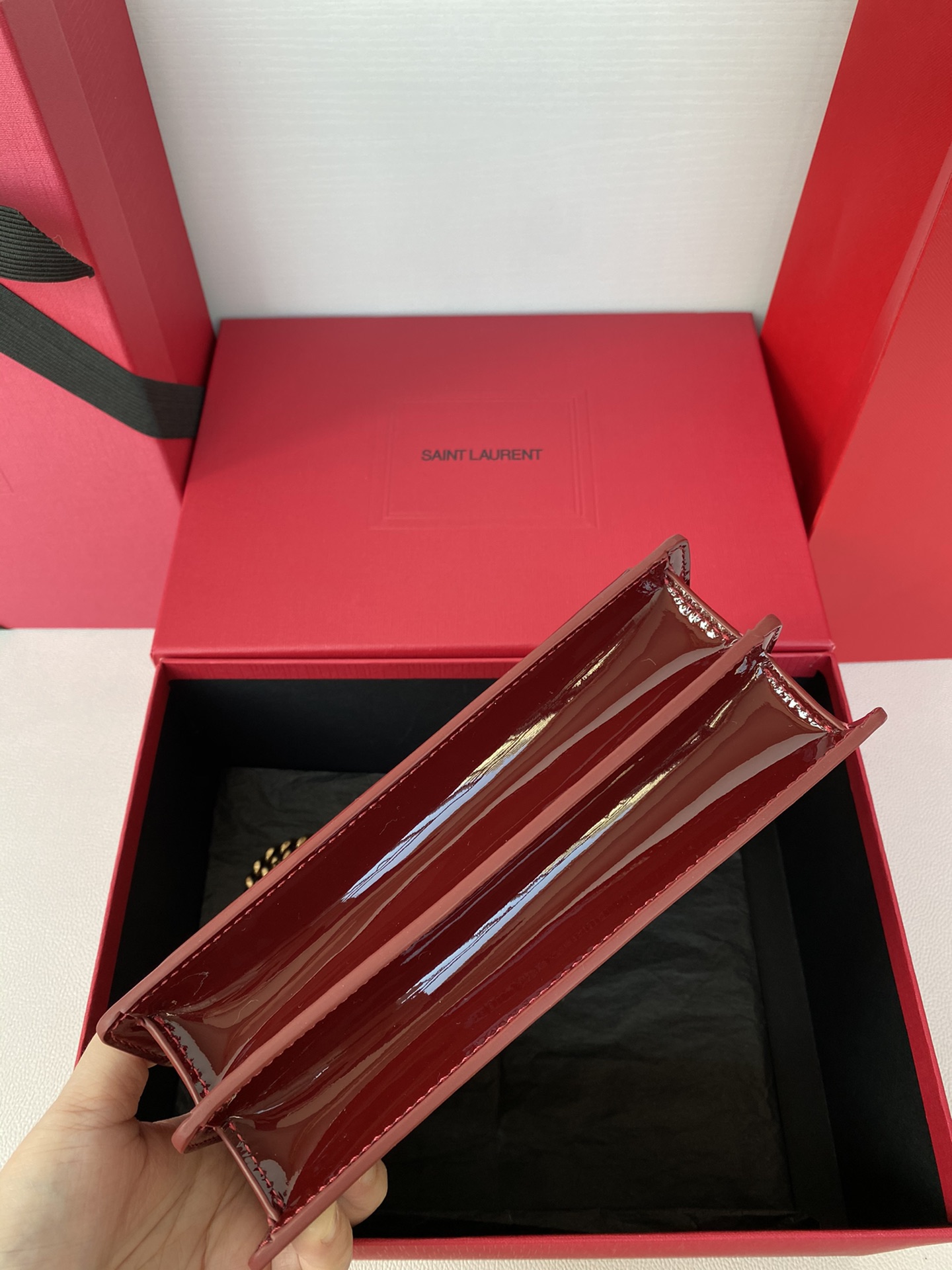 Ysl Sunset patent leather date red / antique gold sunset sunset bag Love patent leather bag partners can not miss a..! High-quality genuine leather genuine molding hardware pursuit of each and every detail strive to infinitely close to the genuine!Size: 22x8x16cmModel: 442906