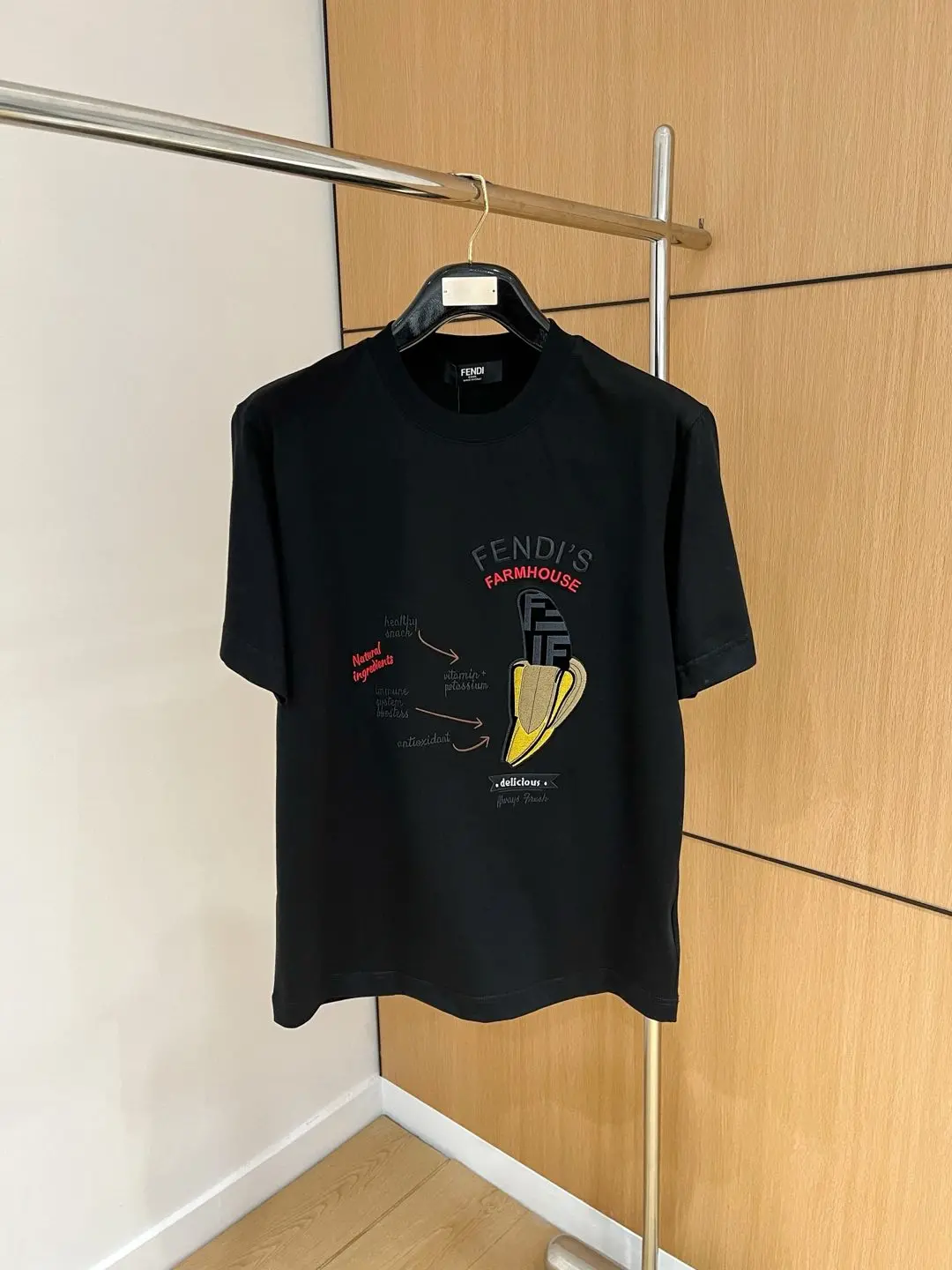 p460 F Dior 25SS primavera e verão gola redonda manga curta Qualidade de topo Tecidos exclusivos personalizados Mais finos e respiráveis LOGOTIPO personalizado Moda Preto Branco Jardas S-XXL