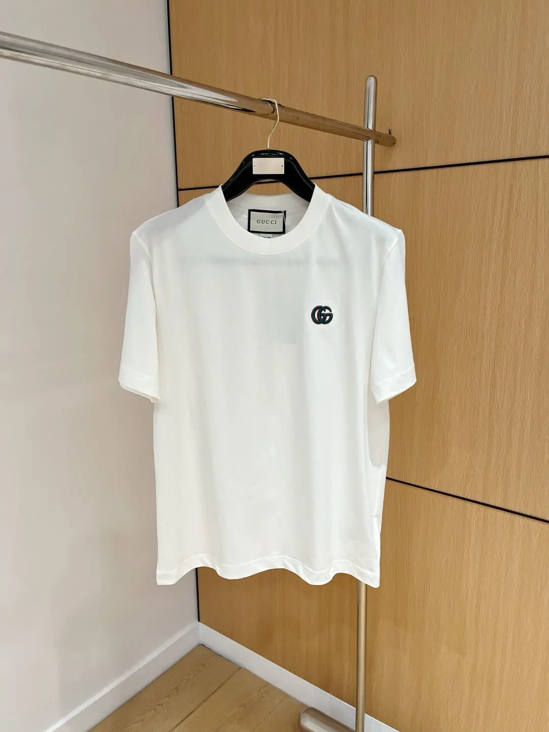 p460 Gucci 25SS primavera e verão gola redonda manga curta Qualidade de topo Tecidos exclusivos personalizados Mais finos e respiráveis LOGOTIPO personalizado Moda Preto Branco Jardas S-XXL