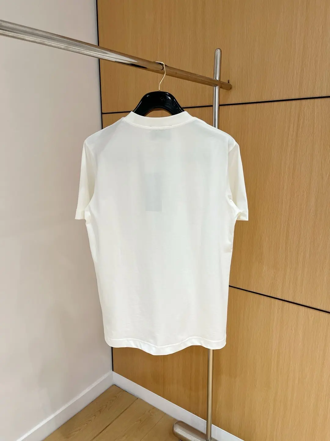 Image [9]-p460 Gucci hand-paintted 25SS spring and summer round neck short sleeve High-end quality Exclusive custom fabrics More light and breathable Custom LOGO fashionable Black White Yards S-XXL-High replica bags