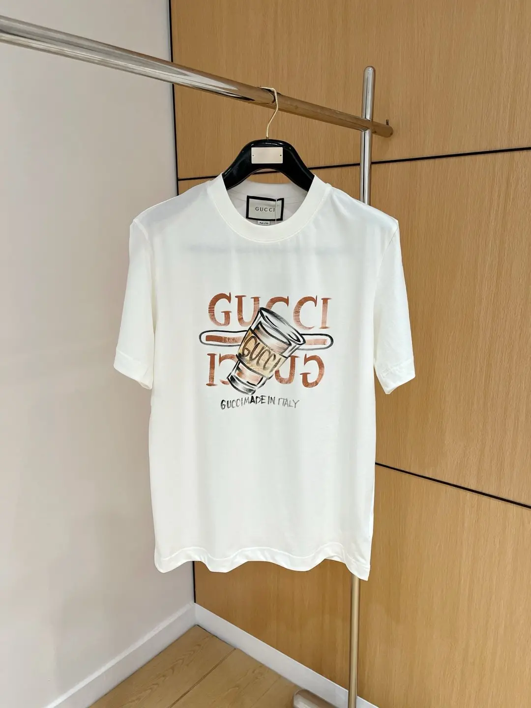 p460 Gucci peint à la main 25SS printemps et été col rond manches courtes Qualité haut de gamme Tissus exclusifs personnalisés Plus fins et plus respirants LOGO personnalisé Sens aigu de la mode Noir Blanc Yards S-XXL-Sacs haute couture