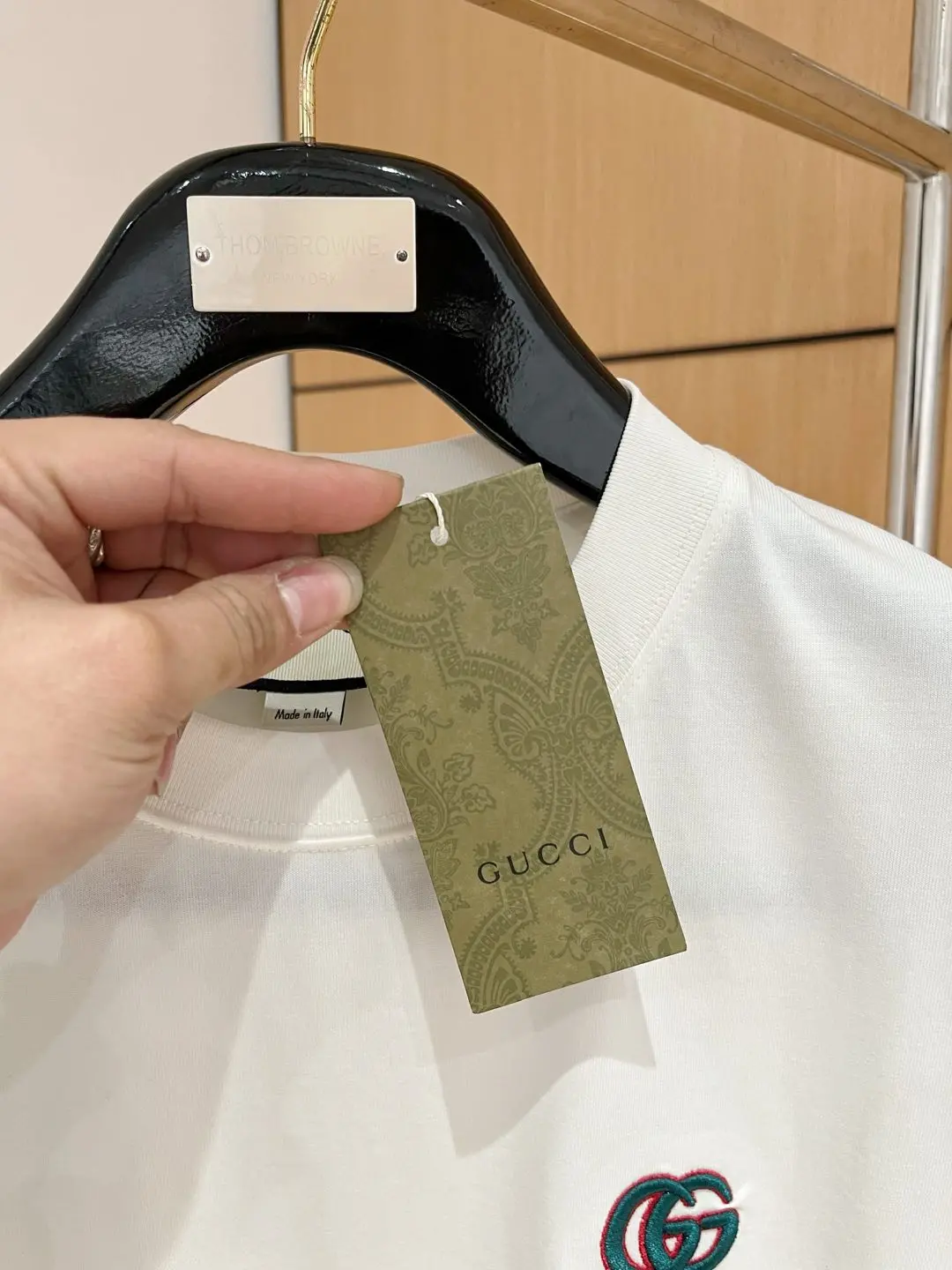 p460 Gucci 25SS primavera y verano cuello redondo manga corta Alta calidad Tejido personalizado exclusivo Más fino y transpirable LOGO personalizado Moda Blanco Negro Yardas S-XXL-Alta réplica bolsos