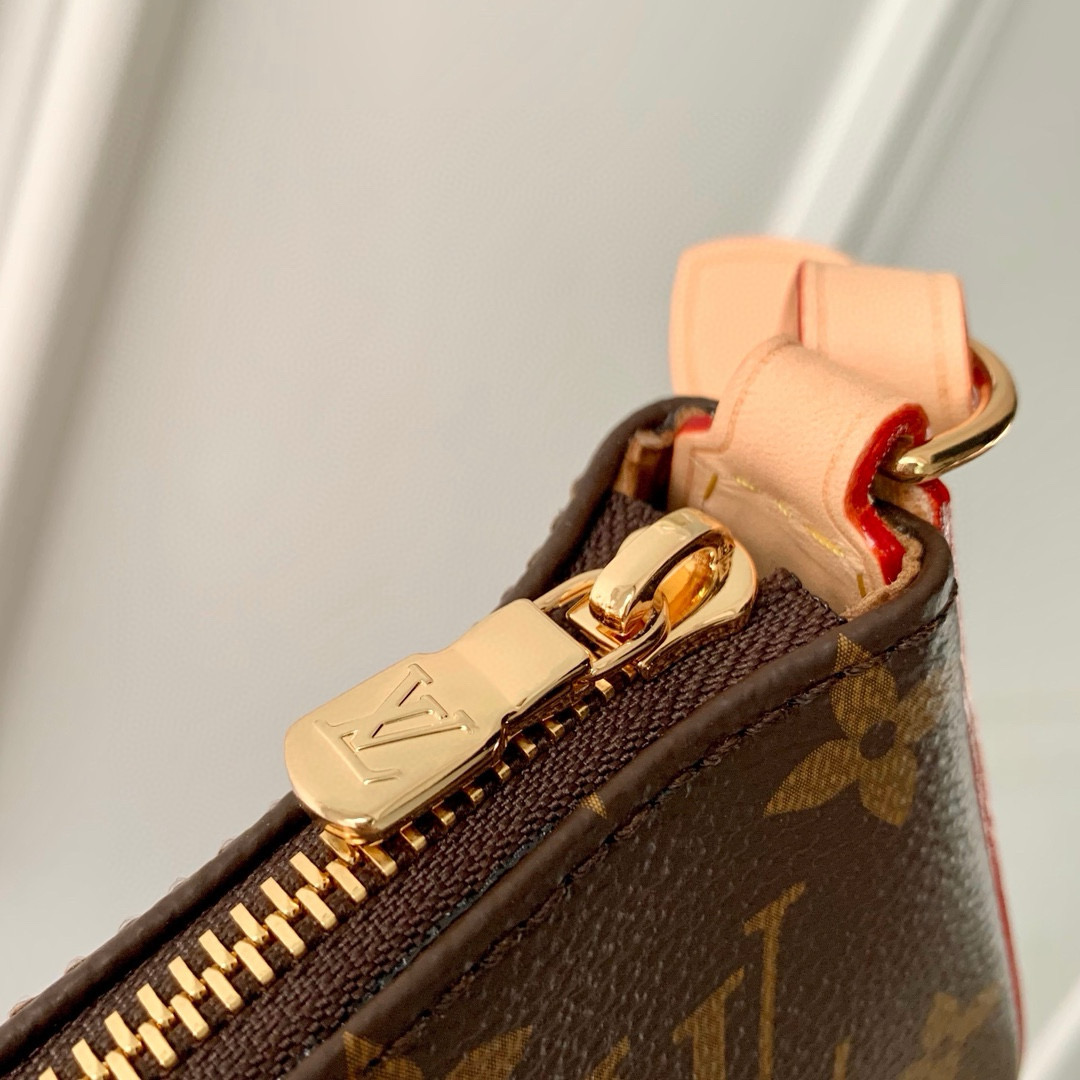 P1300 LV M12859 Saco Pochette Tirette em lona Monclerogram com uma silhueta suavemente drapeada foi apresentado no desfile primavera/verão 2024 da Louis Vuitton. Os acabamentos em pele nas laterais ecoam a forma de marquise da icónica cabeça do fecho de correr da marca, e o atraente cadeado e a alça de ombro destacável facilitam a alternância entre a lona revestida com Monclerogram e a pele oxford. Acabamentos em pele, forro em microfibra, ferragens em metal, fecho de correr, cadeado com assinatura Vuitton, alça de ombro: amovível e ajustável! Tamanho:22x12x5.5CM-Sacos falsos de alta qualidade