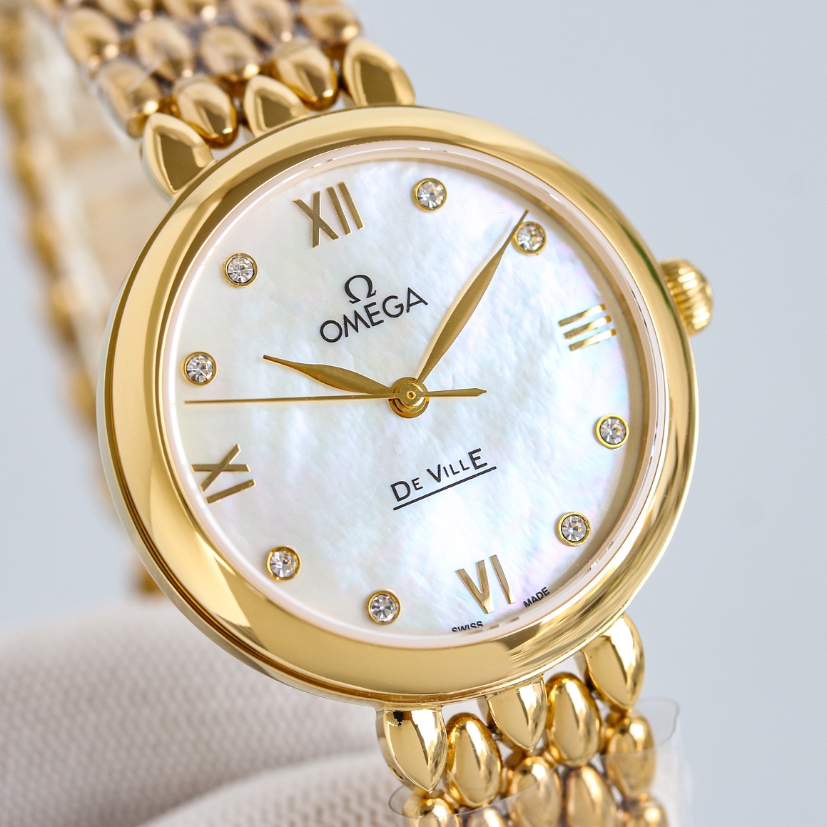 p2700 OMEGA OSCE ELEGANT GOLDEN DIAMOND WOMAN'S WATCH WITH IMPORTED MECHANISM 8521/8520 32.7mm NATURAL PEARL SHELL FACE SAPPHIRE GLASS 30M WATER RESISTANCE Unparalleled... you will absolutely love it!