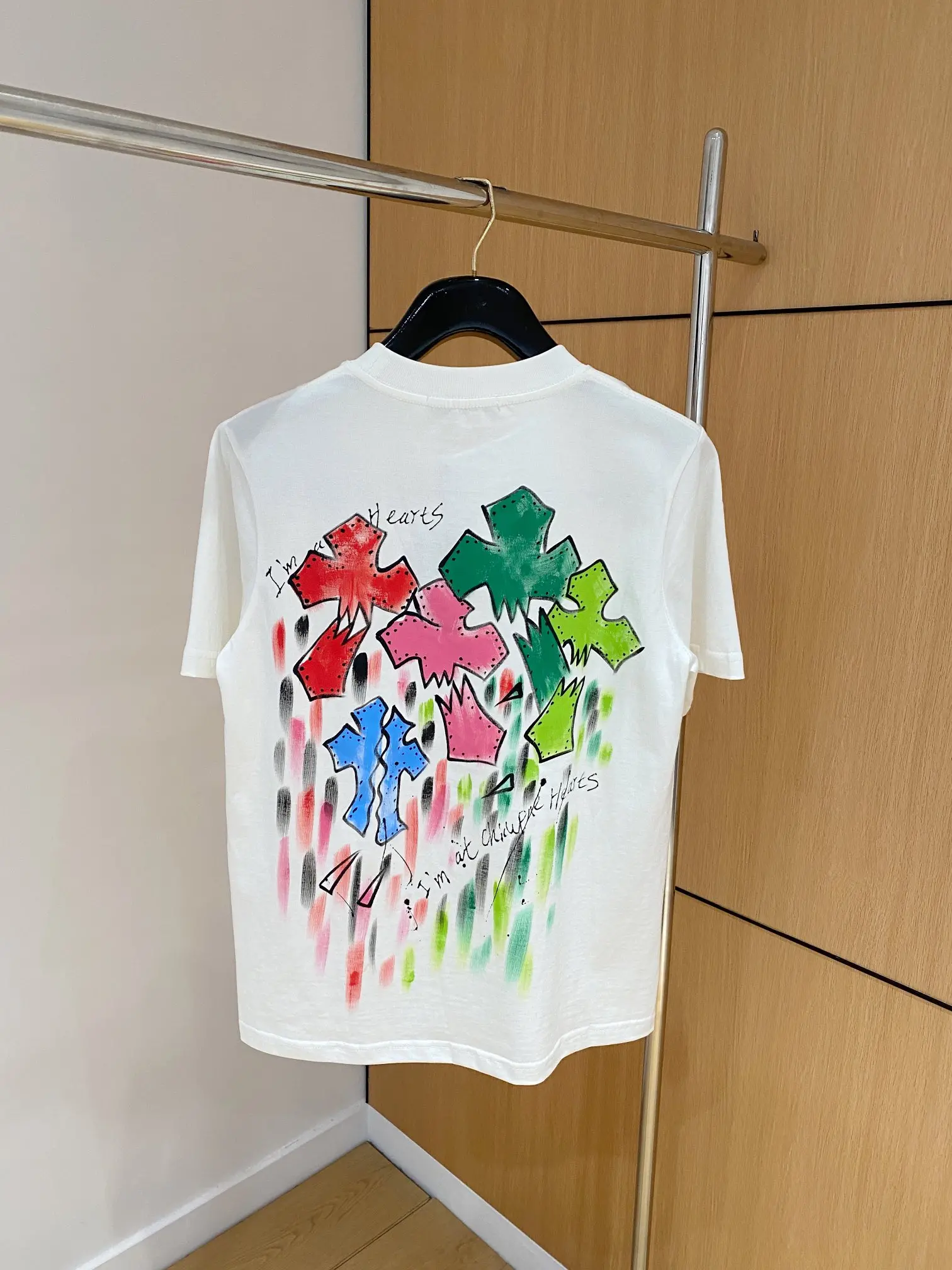 Image [9]-P460 Kroxin Spring/Summer Debut Short Sleeve Crew Neck T-Shirt High-end customized design avant-garde fashion! Brand Logo Heavy Craftsmanship Design 230g Fabric. Soft touch. Comfortable to wear. Counter level exquisite stitching. Color: Black White Yardage: S-2XL-High Fake Bags