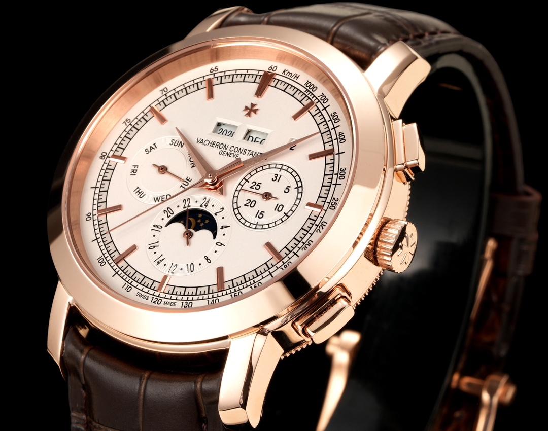 Vacheron Constantin Heritage Series 5000 T/000 P_B045 Calendário Perpétuo Relógio Multifunções1: Equipado com o mesmo movimento que o movimento autêntico, a roda de balanço é idêntica à autêntica, todas as funções podem ser usadas normalmente2: Os quatro cantos da curvatura da caixa para melhorar a curvatura da cor do mostrador mais adequada para os 12 índices polidos mais delicados em geral mais perto do contador!3: Com couro de vaca italiano para deixar o pulso mais confortável e confortável!A fábrica TW produziu Vacheron Constantin! A fábrica TW produz o Vacheron Constantin . A coleção Denton's Heritage é uma mistura do ADN mais singular da Vacheron Constantin. O ADN único de Denton é um símbolo da elegância máxima da Vacheron Constantin, reflectindo plenamente as mais puras tradições da alta relojoaria! Adequado para uma variedade de ocasiões de negócios simples convergência requintado não perder a elegância! -Sacos de réplica de alta qualidade