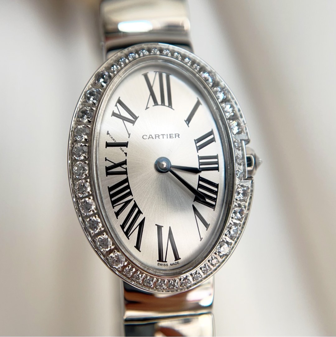 L'esthétique de Cartier, faite d'innovation et de choc vintage / Montre Baignoire Cartier Collection Bathtub Elégance française Bracelet ovale avec boucle déployante cachée Boîtier légèrement incurvé épousant parfaitement la courbe du poignetMouvement à quartz suisse Aiguilles en forme d'épée bleue en acier trempé Miroir résistant à l'usure Largeur 23mm Longueur 31mm-Sacs à main de haute qualité