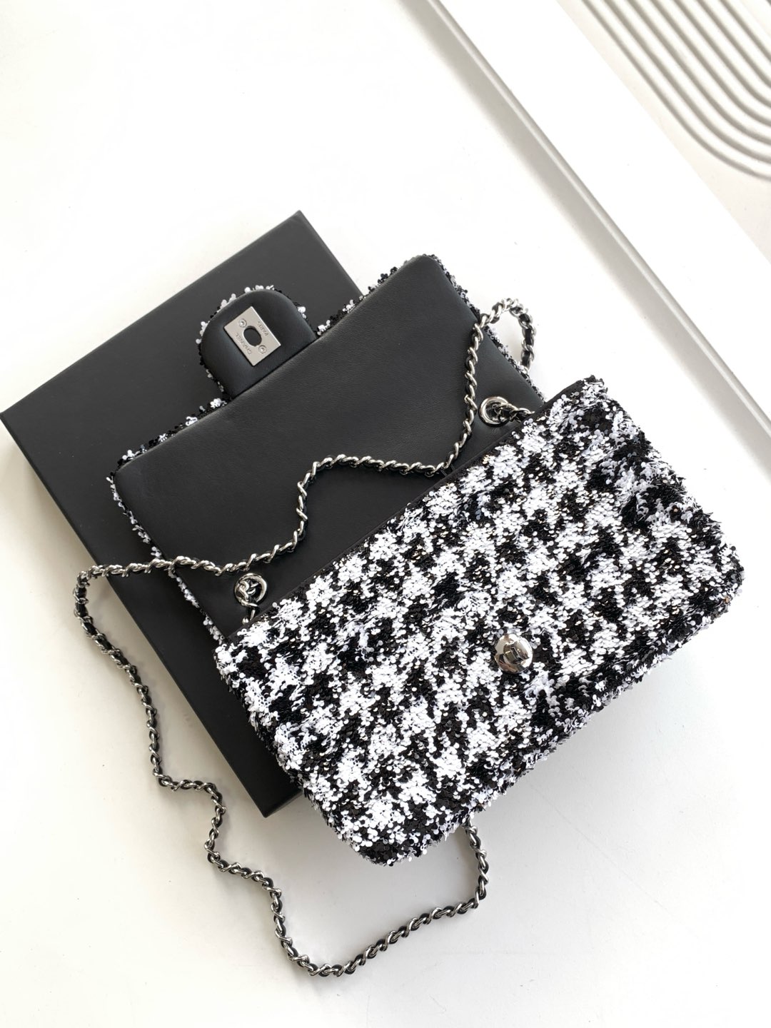 Chanel 24S favorite noir et blanc broderie perlée mille oiseaux carreaux cf paillettes j'aime beaucoup plus durable que le cuir n'a pas peur d'être porté taille 14-21-8 ensemble complet d'emballage-high replica bags