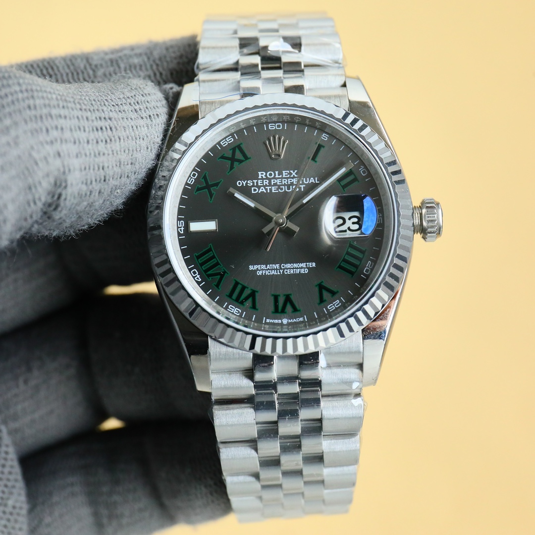 A coleção Rolex Logbook 36 mm para homem veio para ficar!O 36 Log é o único relógio no mercado que foi comprado a partir de uma série de relógios originais e analisado numa desmontagem completa e depois fabricado até ao limite de um para um!Destaques.Caixa e bracelete fabricadas em aço 1.Real 904L Cristal de safira de boutique de qualidade suíça polido requintado escovado polido em areia extrema atenção aos detalhes do que o artigo genuíno!2. mostrador de clone de grau de substituição genuíno caro! Está no mercado exclusivamente para o mostrador de substituição do relógio original, a sua forma única de tampa de panela e cada palavra unha é esculpida e equipada com o mesmo tipo de luminescente original suíço! O efeito real é perfeitamente interpretado!3. Shanghai VR3235 super-selecionado movimento de uma peça! A aparência fina das peças e o mesmo que o genuíno! Tempo de caminhada preciso poder cinético forte! Não no mercado aqueles pequenos movimentos falsos de fábrica 3235 podem ser comparados!4. processo de ouro de imitação de galvanoplastia genuína suíça! A cor é brilhante e duradoura!Excelente conjunto de conchas com um magnífico mostrador!Fusão de relógio tipo tronco de 36mmA qualidade do relógio vale definitivamente o preço!