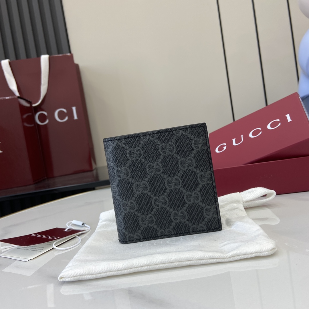 p360 The Gucci GG Emblem collection revitalizes classic motifs with creative design and innovative functionalityCrafted to be treasured for years to come, this bifold wallet is a new interpretation of the accessories collection, crafted in black with the new GG monogrammed fabricThe wallet is a new interpretation of the accessories collection, featuring eight card compartments and a multifunctional banknote compartmentBlack with the new GG monogrammed coated fabricBlue leather liningInterior: eight... card compartments and 1 banknote compartmentWeight: approx. 60 gModel No.: 821206Size when closed: 10 cm (W) x 10 cm (H)Size when open: 20 cm (W) x 10 cm (H)Colors: Gelatine black leather/blackCreation of Italy - high quality bags