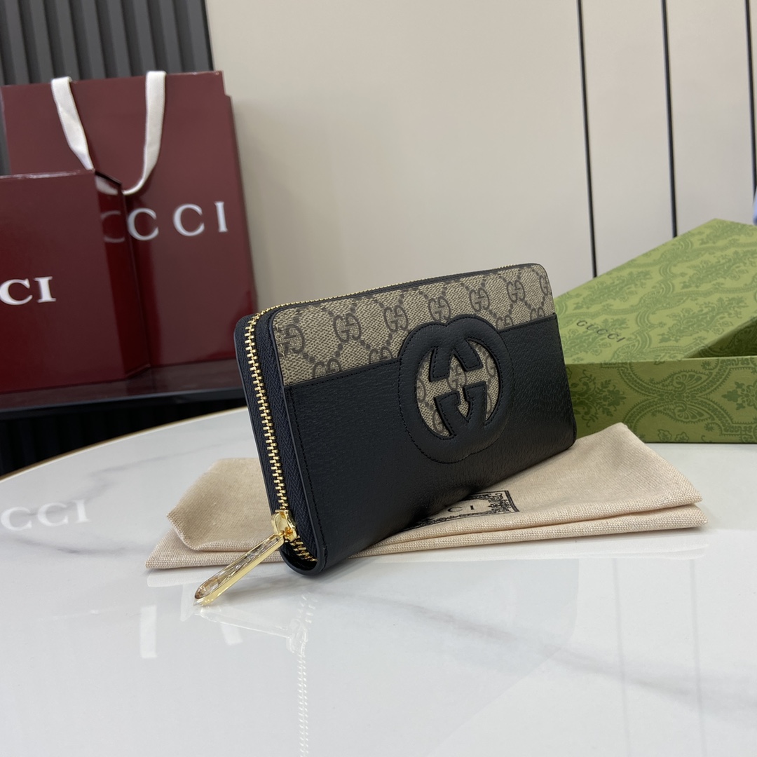 p480 The Gucci Interlocking Double G Wallet has been an integral part of Gucci's collections since its inception in the 1960s. The logo, derived from the initials of the House's founder, Mr. Guccio Gucci, continues to be reinvented in a variety of forms and styles, and is presented on this wallet in leather and GG Supreme canvas with openwork details that create a modern and classic look with accessories in black and brown GG Supreme canvas, black leather piping and cloud fabric lining. This wallet in leather and GG Supreme canvas is crafted with cut-out details to create an accessory that is both modern and classicGG Supreme canvas in black and brownBlack leather pipingCloud fabric liningInterior: 8 card compartments3 banknote compartments1 zipper compartmentModel: 701423Size: 19x10x3cmColor: black leather/pvcItalian Creation