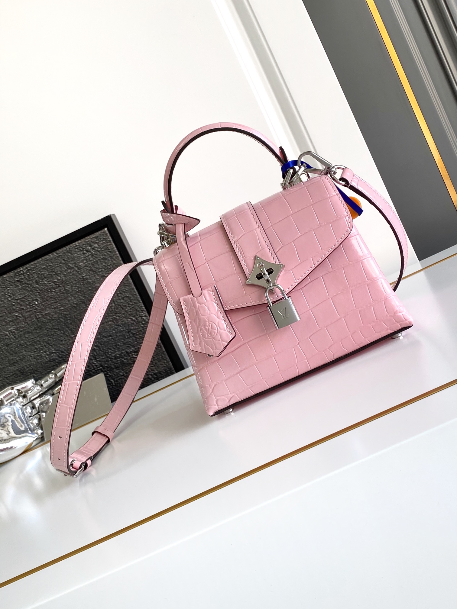 P2200 LV small M84713 powder size:19×15×9cm-High-fashion bags