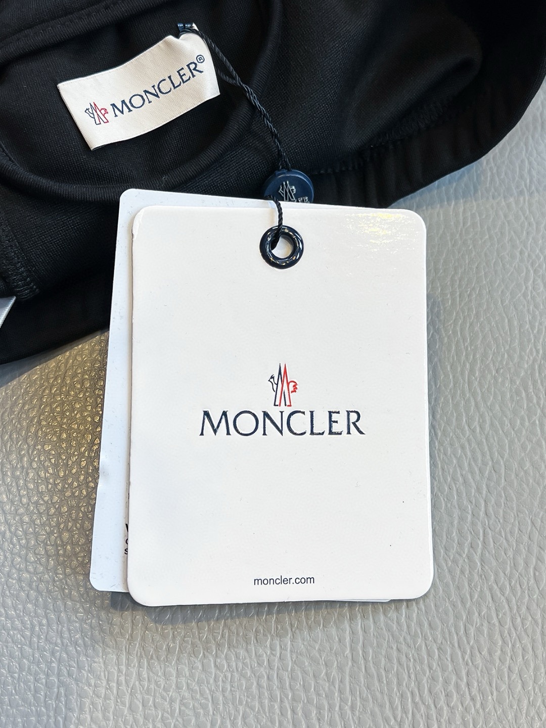 P1100 Moncler Moncler 2024 fall and winter counter with casual suit breathable comfortable and casual! Advanced sense of full! The details are exquisite and high-grade workmanship is impeccable! The original high-end fabric is very advanced! The fabric is stiff and wrinkle-resistant wearable warm sharp and stylish This fall and winter each person must get a set of wear must be drunk handsome What family special recommended models!