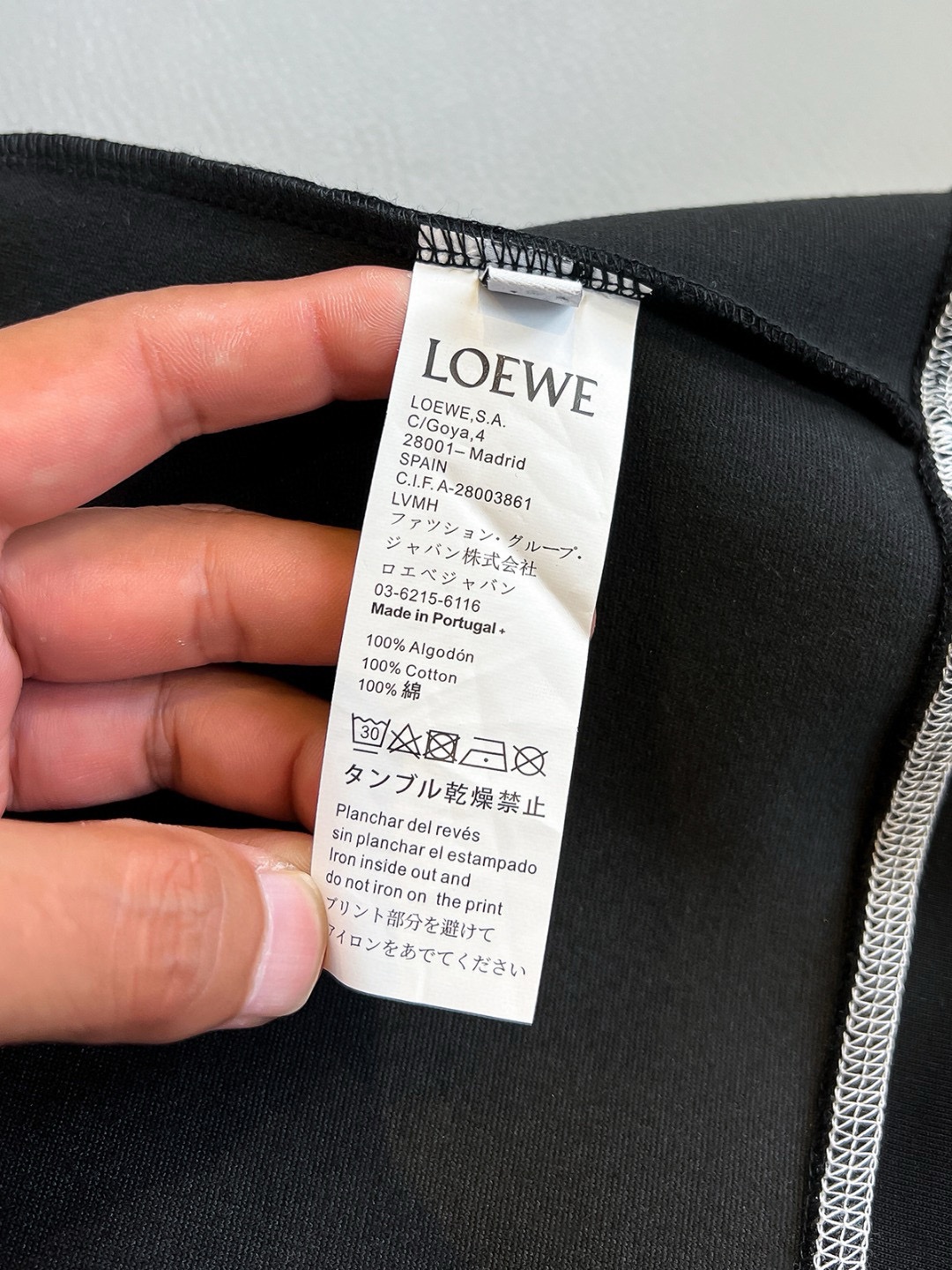 P1100 Loewe Loewe 2024 outono e inverno balcão com terno casual respirável confortável e casual! Sentido sénior de plenitude! Os detalhes de acabamento requintado de alta qualidade são impecáveis! O tecido original de alta qualidade é muito avançado! O tecido é rígido e resistente às rugas, fácil de usar e quente, elegante e elegante. Neste outono e inverno, cada pessoa deve ter um conjunto de roupa, deve estar bêbado e bonito.