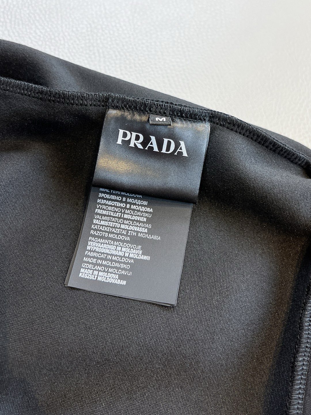 P1100 Prada Prada 2024 El traje más nuevo de otoño/invierno Tejido seleccionado de alto gramaje y alta densidad de doble capa de algodón de fibra larga tacto super cómodo logotipo seleccionado importado materiales respetuosos con el medio ambiente Super bonito M-3XL (se vende como conjunto)