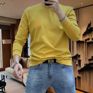 P420 Hermes Hermes Early Autumn 2024 GW Sync Sweatshirt T-Shirt ! La suite du classique ! Modèle de commande de qualité totale ! Poitrine lourde logo design personnalisé haut de gamme tissu de coton fin de la forme à la conception est tout à fait la nouvelle vague de l'époque indépendamment de la forme ou de la conception assez de détails ! Version légèrement large de l'encolure légèrement flatteuse, bonne forme et bon tissu ! Le tissu en coton fin de haute densité sur le corps est confortable, chaud et élégant ! Taille M-4XL (178 140 kg L maximum 200 kg)