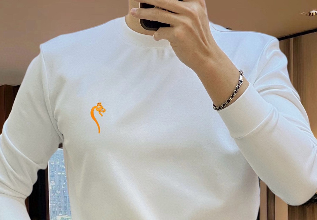 ¡P420 Camiseta Hermes Hermes Early Autumn 2024 GW Sync Sweatshirt! ¡Continuación del clásico! ¡Modelo de la orden de calidad completa! ¡Pecho pesado diseño del logotipo a mano de gama alta de tela de algodón fino personalizado de la forma al diseño son muy era de la nueva ola de sentir si la forma o el diseño suficientes detalles! ¡Ligeramente amplia versión del escote ligeramente favorecedor cuello buena forma y buena tela! ¡Material de algodón fino de alta densidad en el cuerpo cómodo de la piel caliente y con estilo! Yardage M-4XL (178 140 kg L máximo 200 kg)