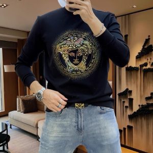 P420 VER Versace Automne/Hiver 2024 GW Sync Sweatshirt T-Shirt ! La suite d'un classique ! Modèle de commande de qualité totale ! Poitrine lourde artisanat logo design haut de gamme personnalisé tissu de coton fin de la forme à la conception sont très ère de la nouvelle vague sens de si la forme ou la conception assez de détails ! Version légèrement large de l'encolure légèrement flatteuse cou bonne forme et bon tissu ! Le tissu en coton fin de haute densité sur le corps est confortable, chaud et élégant ! Taille M-4XL (178 140 kg L maximum 200 kg)