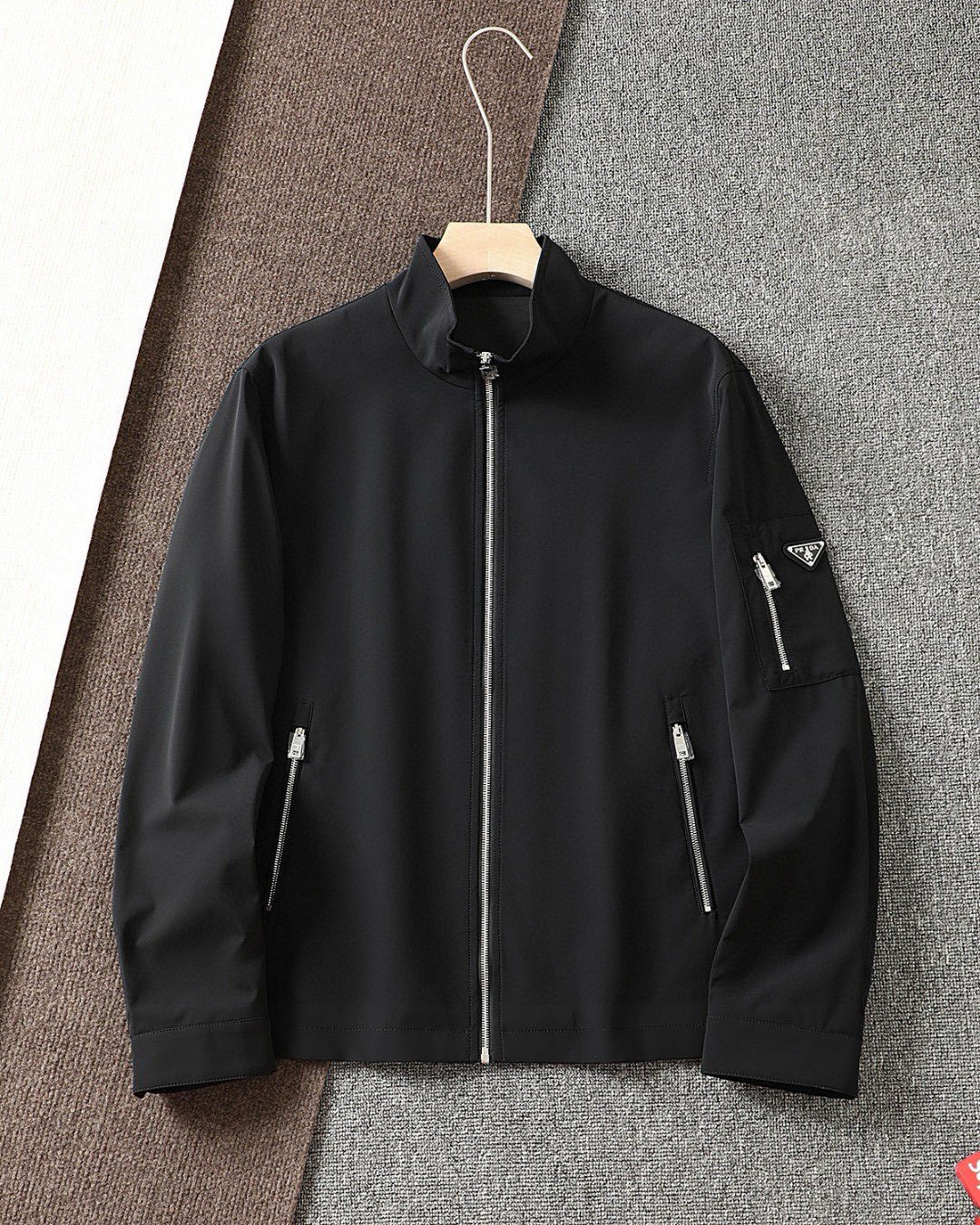 P900 Prada Prada 24 collar jacket micro-original design version of the first-class workmanship fabric is a high-definition micro-stretch nylon blend exquisite dry taste one-color into: black yards: M L XL 2XL 3XL-high imitation factory