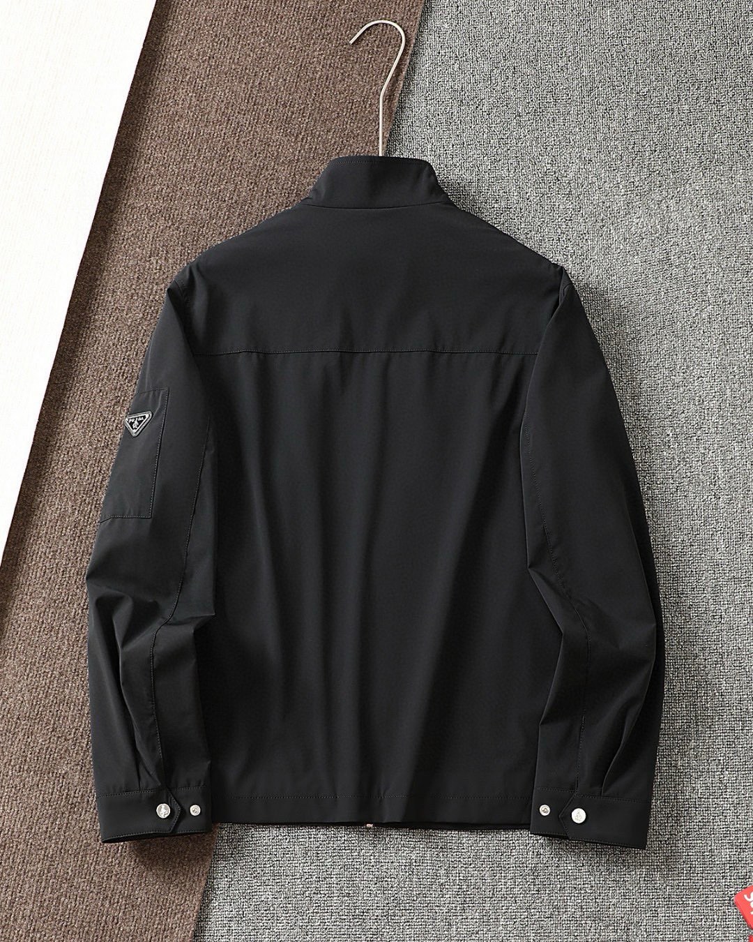 P900 Prada Prada 24 collar jacket micro-original design version of the first-class workmanship fabric is a high-definition micro-stretch nylon blend exquisite dry taste one-color into: black yards: M L XL 2XL 3XL-high imitation factory