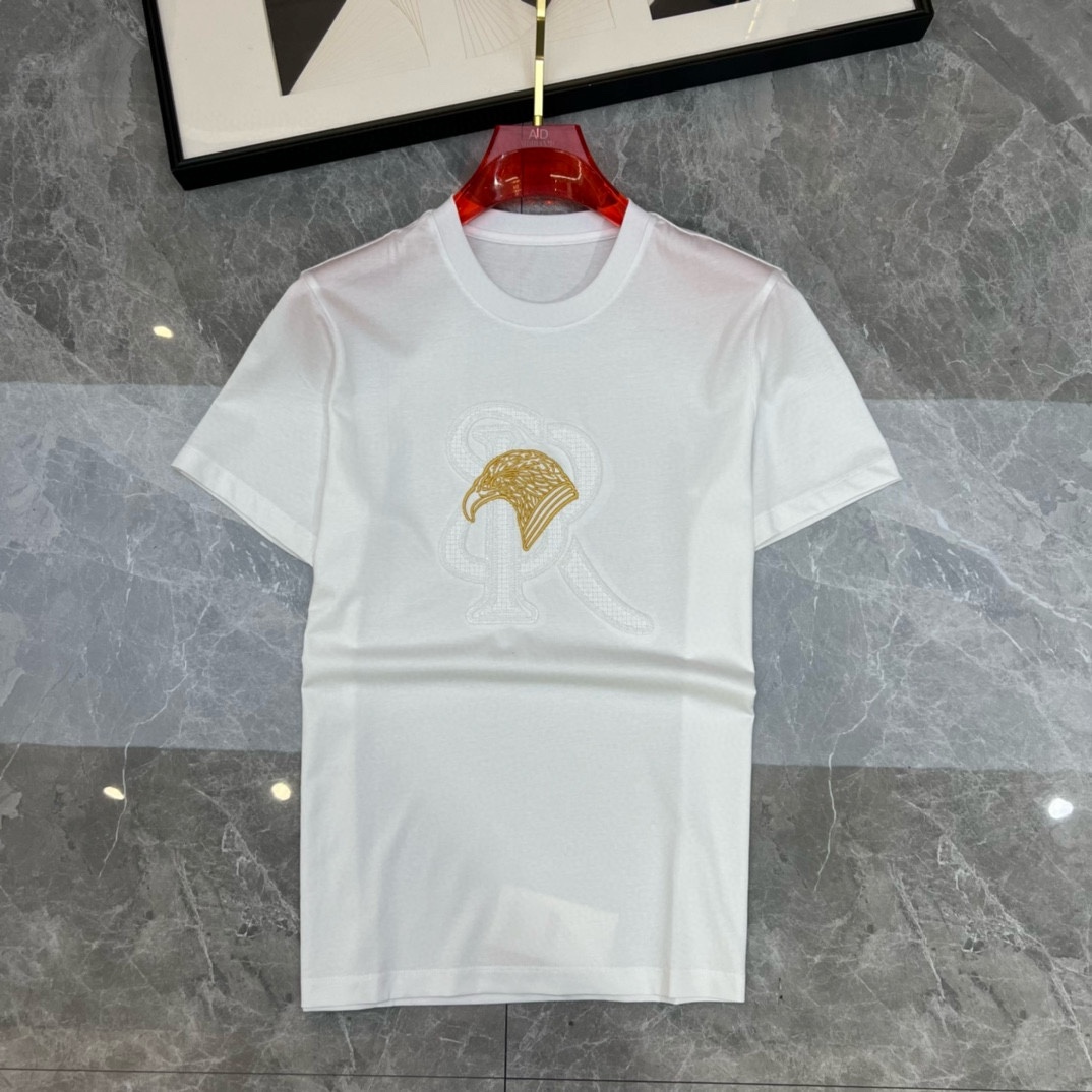 P360 VER Versace Early Spring 2025 Debut Double Mercerised Crew Neck Short Sleeve T-Shirt Chest Brand Logo Heavy duty design High-end customisation Avant-garde design ! Tissu personnalisé. Doux au toucher. Confortable à porter. Coutures fines de qualité supérieure. Finition soignée. L'effet sur le corps est d'une beauté inégalée ! Un seul produit essentiel pour les hommes ! Taille : M-4XL (175 140 kg portent L Slim maximum 200 kg)