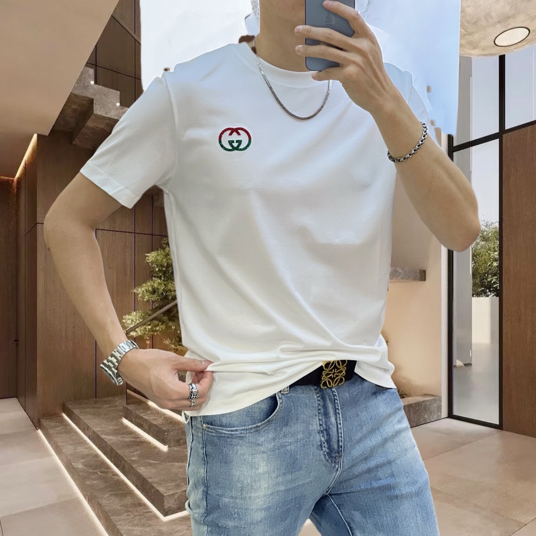 P360 Gucci 2025 Early Spring Debut Double Mercerised Crew Neck Short Sleeve T-Shirt 胸にブランドロゴの入ったヘビーデューティーなデザイン！ カスタマイズ生地。ソフトな肌触り。快適な着心地。カウンターグレードファインステッチ。繊細な仕上がり。ボディへの効果は他の追随を許さない♡！メンズ必須単品！ヤーデージ：M-4XL（175 140キロの摩耗Lスリム最大摩耗200キロ）