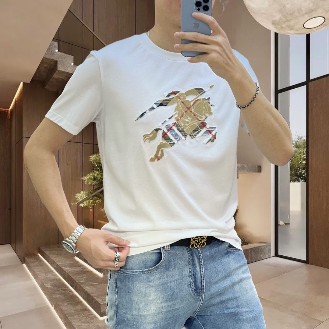 P360 Burberry Early Spring 2025 Debut Double Mercerised Crew Neck Short Sleeve T-Shirt 胸にブランドロゴ！ カスタマイズされた生地ソフトな肌触り。快適な着心地。カウンターグレードステッチ。繊細な仕上がり。ボディへの効果は他の追随を許さない♡！メンズ必須単品！ヤーデージ：M-4XL（175 140キロの摩耗Lスリム最大摩耗200キロ）