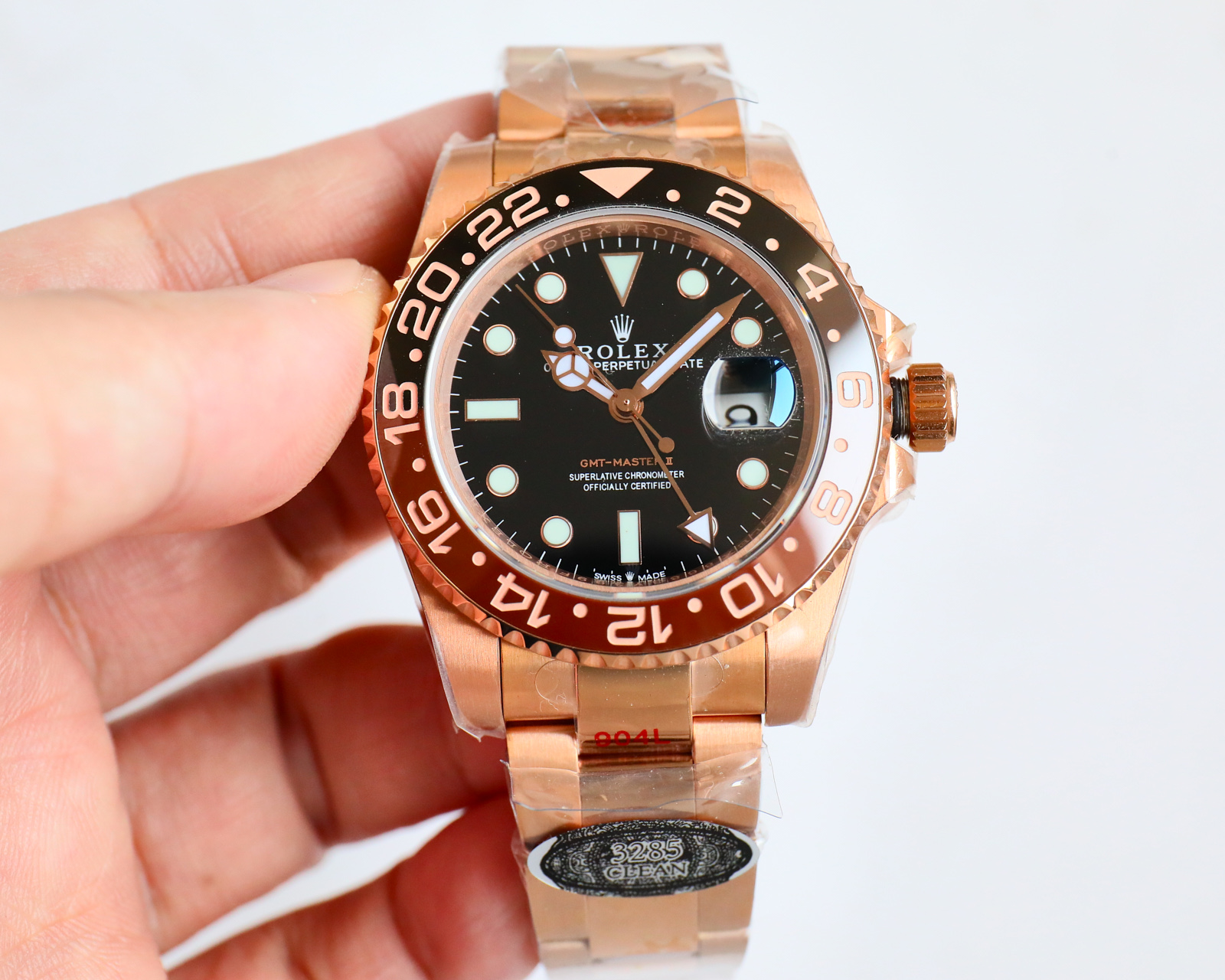 Relógio Rolex GMT GMT Gold Utilizando uma luneta de aço 904L genuína e consistente, uma peça de cerâmica em ouro branco, e um novo movimento 3285 genuíno e consistente, sincronizado com o ponteiro GMT genuíno através do ajuste positivo e negativo da hora e do calendário Acessórios originais universais da caixa em aço 904L Pulseira com espelho de safira super luminescente, luneta rotativa bidirecional em cerâmica, fecho dobrável