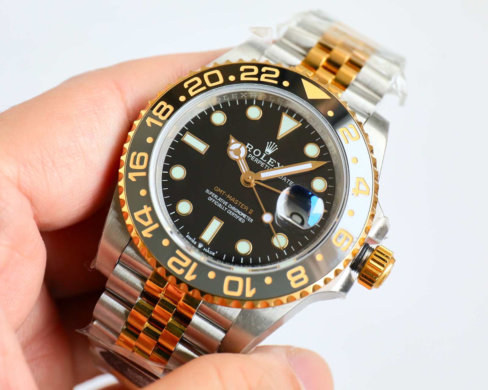 Relógio Rolex GMT GMT inter-ouro O uso de aço 904L genuíno consistente, uma peça de cerâmica em ouro branco, boca da luneta e o mesmo que o novo movimento genuíno de peça única 3285 sincronizado com o ponteiro GMT genuíno através do ajuste positivo e negativo da hora e do calendário acessórios originais universais da caixa de aço 904L pulseira espelho de safira super luminescente luneta rotativa bidirecional de cerâmica fecho dobrável