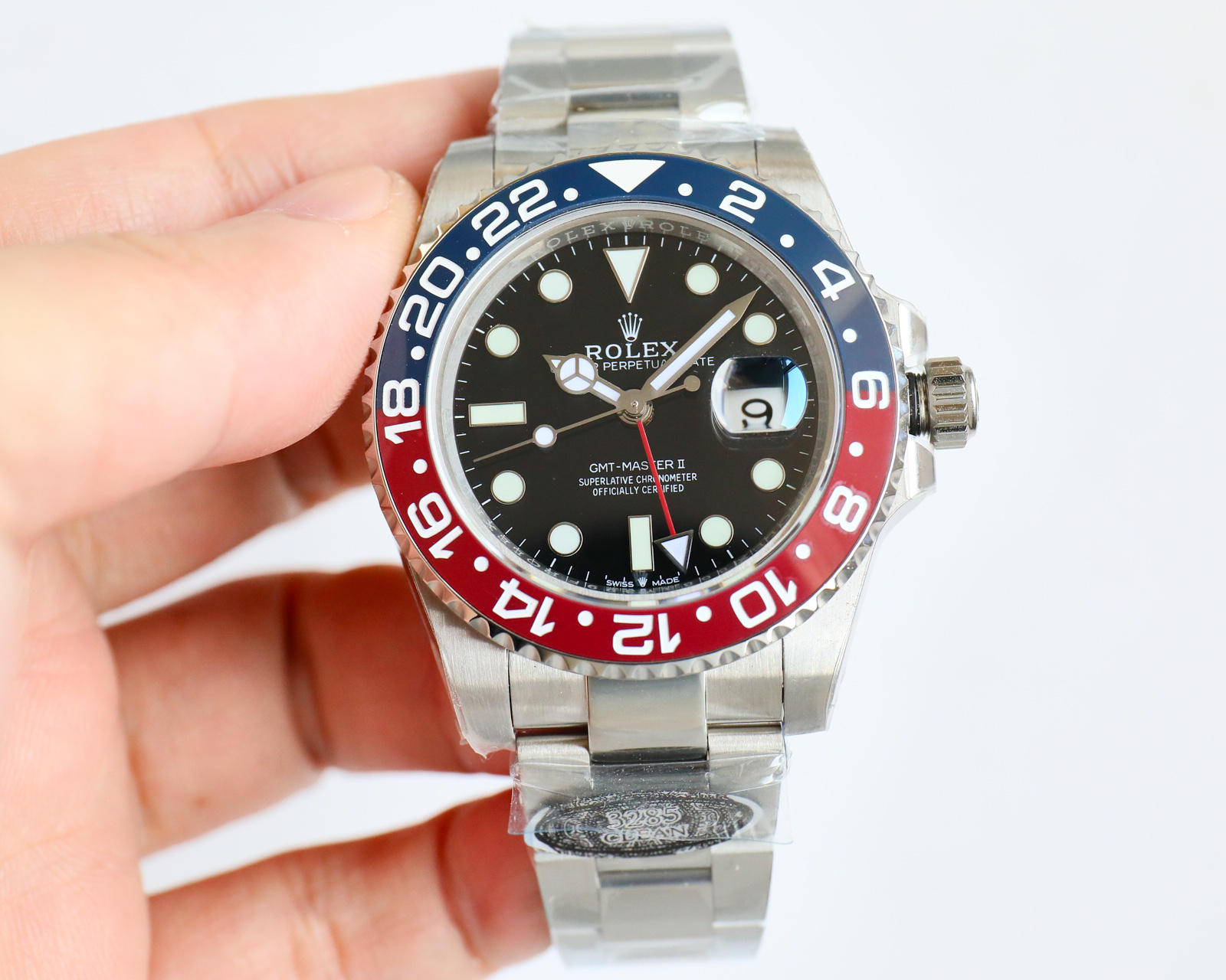 Rolex GMT montre GMT anneau rouge Utilisation de l'acier 904L authentique cohérente une pièce céramique or blanc font lunette bouche et authentique cohérente nouveau 3285 mouvement monobloc synchronisé avec l'aiguille GMT authentique par le biais de l'ajustement positif et négatif de l'heure et du calendrier accessoires universel original 904L acier boîtier bracelet miroir saphir super luminescent lunette tournante bidirectionnelle en céramique boucle déployante.