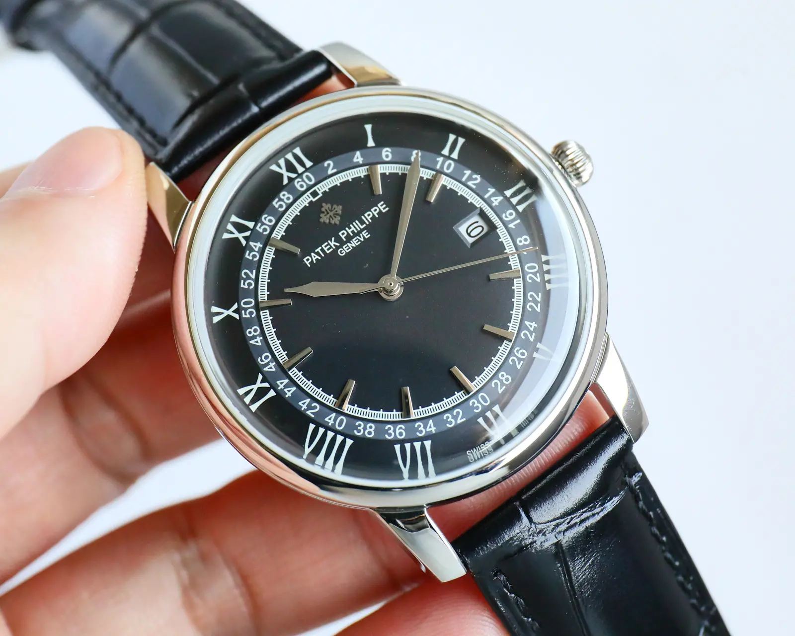 Patek Philippe PATEK PHILIPPE La plus haute version des montres automatiques haut de gamme !1️️L'équipe a travaillé pendant 9 mois pour concevoir la montre, s'efforçant d'être la première à franchir plusieurs couches de goulets d'étranglement techniques jusqu'à la perfection.2️⃣ Exclusif au marché, le diamètre extérieur du cadran en verre pot le plus récent utilisant des chiffres romains élégants et le diamètre intérieur de l'intégration de verre utilisant des goujons comme une échelle a un fort sens 3D de l'artisanat ultra-mince diamètre de 42mm👏.3️⃣Model avec mouvement original 9015® 28,800 vibrations par heure Zero Repair® qualité✅.4 ️ ️ style avec cuir de vachette italien pour un ajustement plus confortable sur le poignet 🗣.5️⃣Watch boucle gravée du logo classique de "PATEK PHILIPPE" est généreuse et classe.