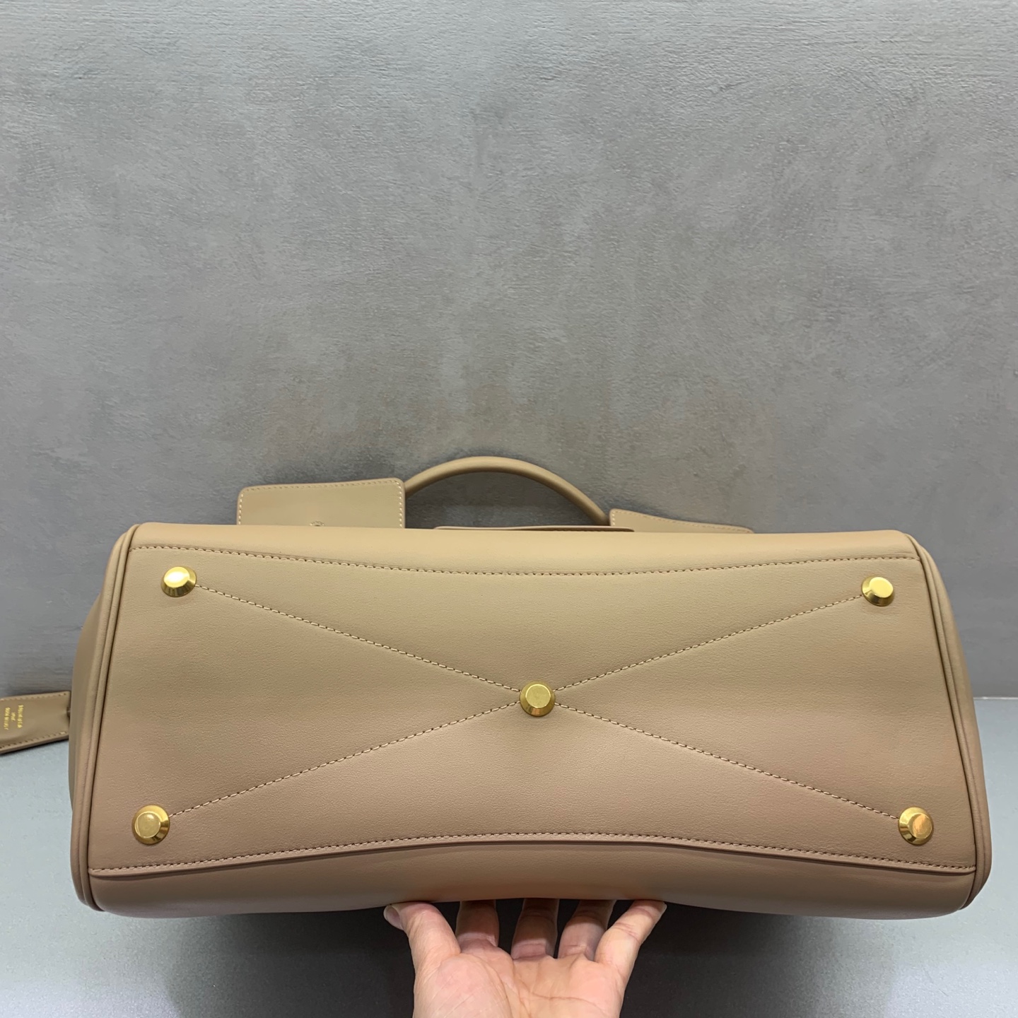 Imagem [6]- Bolsa Balenciag Bel Air Show Fivela Dourada Damasco Média outono/inverno Online!!!! Não importa o que aconteça, tem de ter uma Balenciag Bel Air em tamanho médio, é tão glamorosa! Simples e elegante, o seu design é requintado e generoso. O design da aba frontal com mais camadas e o sentido de detalhe mostram a qualidade. Quer seja um passeio diário ou uma ocasião importante, pode fazer com que se torne o centro das atenções # é a nova favorita no mundo da moda. Tamanho: 36,5-14,5-28cm Modelo: 789891680-Bolsas de alta moda