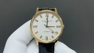 ساعة Vacheron Constantin VC Heritage 85180 ساعة Vacheron Constantin VC Heritage ذهبية 1⃣️ حجم العلبة 40 مم × 9 مم علبة مستديرة تمامًا مع تصميم عروات دقيقة الشكل لجعلها تناسب معصم مرتديها بشكل أدق كل غطاء علبة منتهي يحتاج إلى المرور عبر مراقبة الجودة الصارمة من MK من أجل استعادة الملمس الفريد للحركة الأصلية 2⃣️ عجلة فولاذية عيار 9015 والمكونات الأخرى هي صانعي ساعات MK وزن متذبذب أوتوماتيكي مزخرف بدقة عالية ومطلي بالذهب عيار 18 قيراط أقصى عرض للمستوى الأصلي الرائع من الحرفية 3 ⃣ ️ مرآة الساعة الأمامية والخلفية مرآتان من الزجاج الياقوتي مع معالجة بطبقة طلاء مضادة للوهج 4 حزام من جلد العجل الإيطالي المزدوج مع مشبك دبوس الصليب المالطي 🌐حقائب تقليد عالية